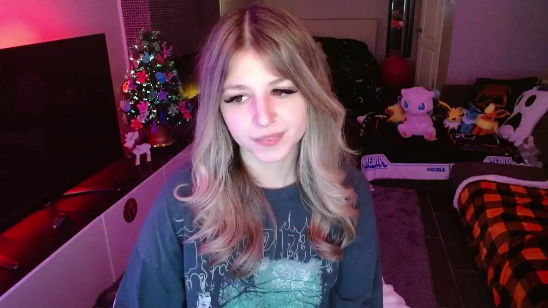 Gallery image thumbnail from Serafina's myfreecams stream on, 12/27/2024, 04:29 image 9 of 20