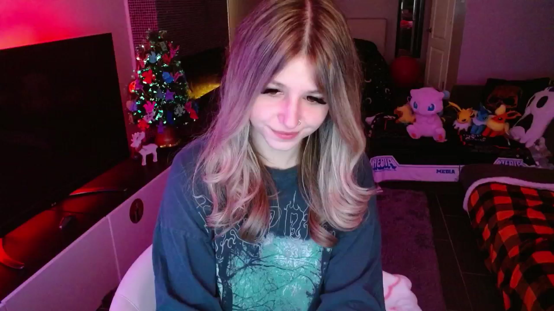 Gallery image thumbnail from Serafina's myfreecams stream on, 12/27/2024, 04:29 image 18 of 20