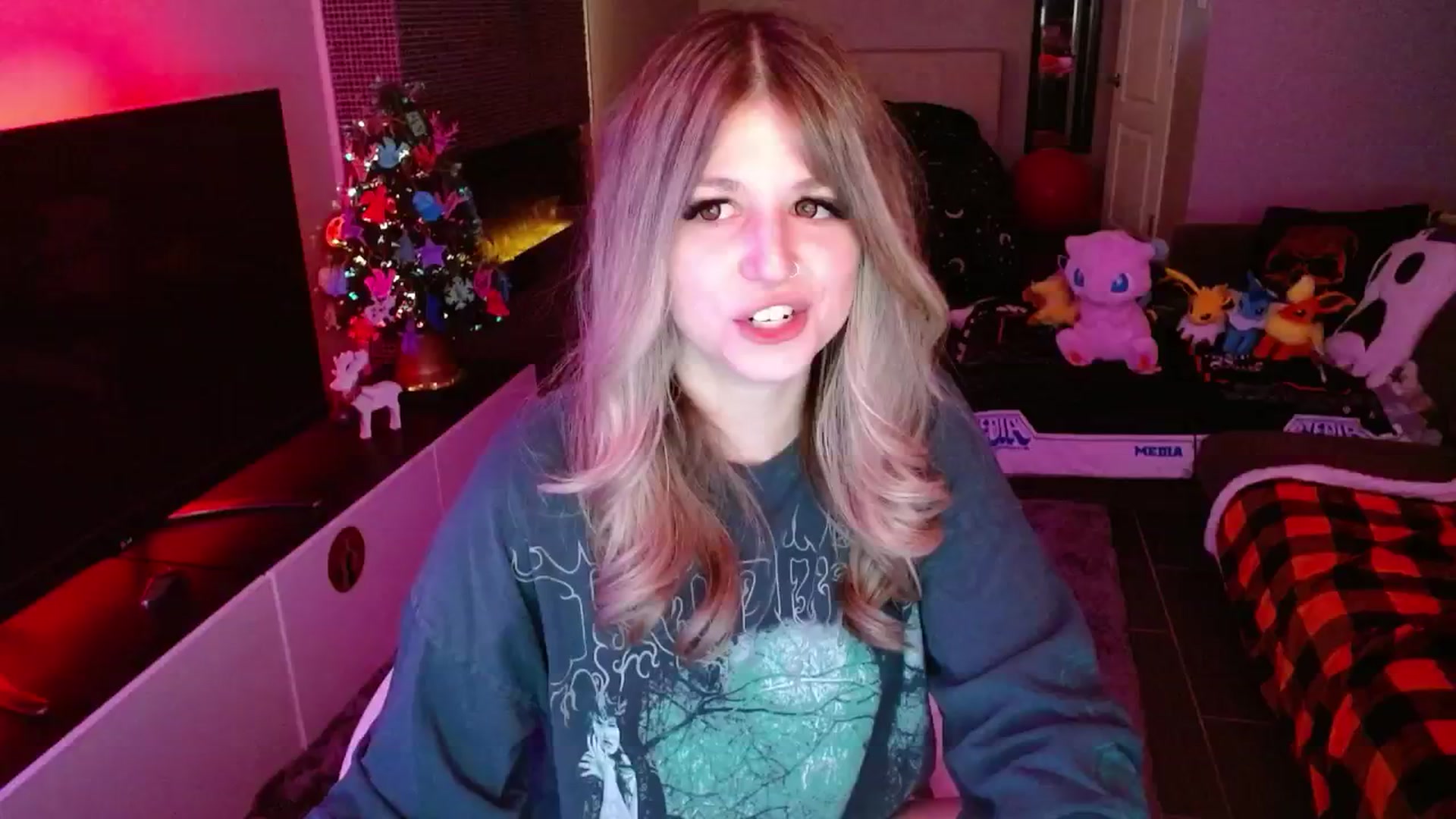 Gallery image thumbnail from Serafina's myfreecams stream on, 12/27/2024, 04:29 image 4 of 20