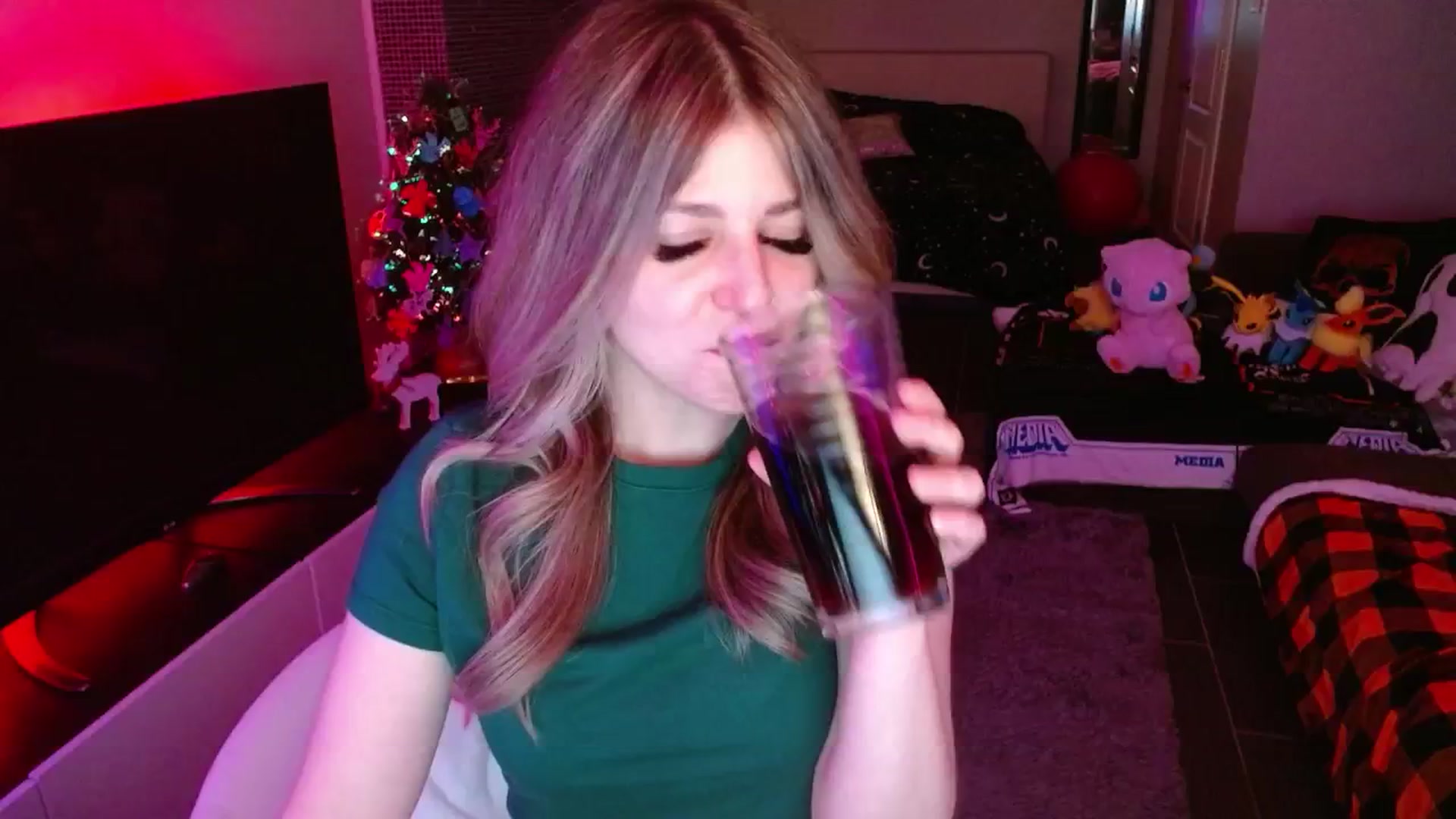 Gallery image thumbnail from Serafina's myfreecams stream on, 12/29/2024, 05:43 image 4 of 20