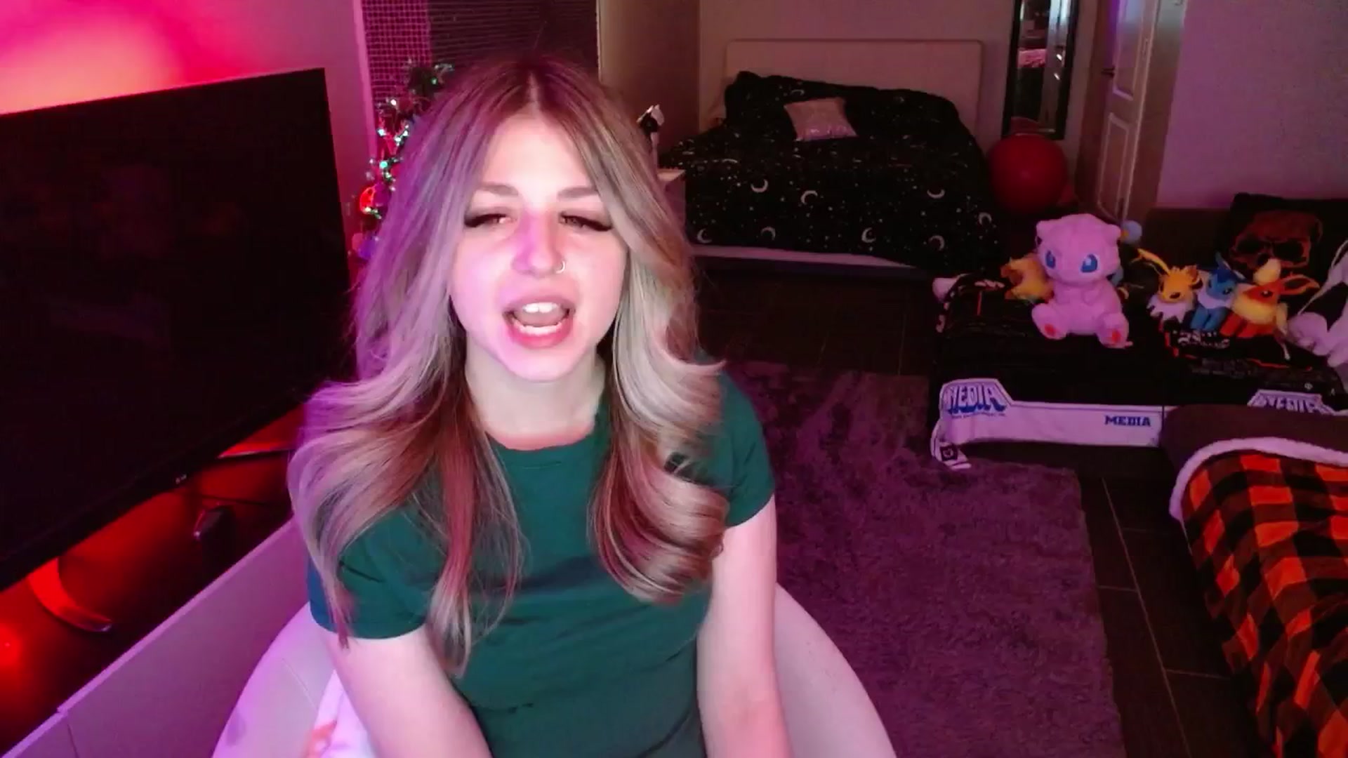 Gallery image thumbnail from Serafina's myfreecams stream on, 12/29/2024, 05:43 image 16 of 20