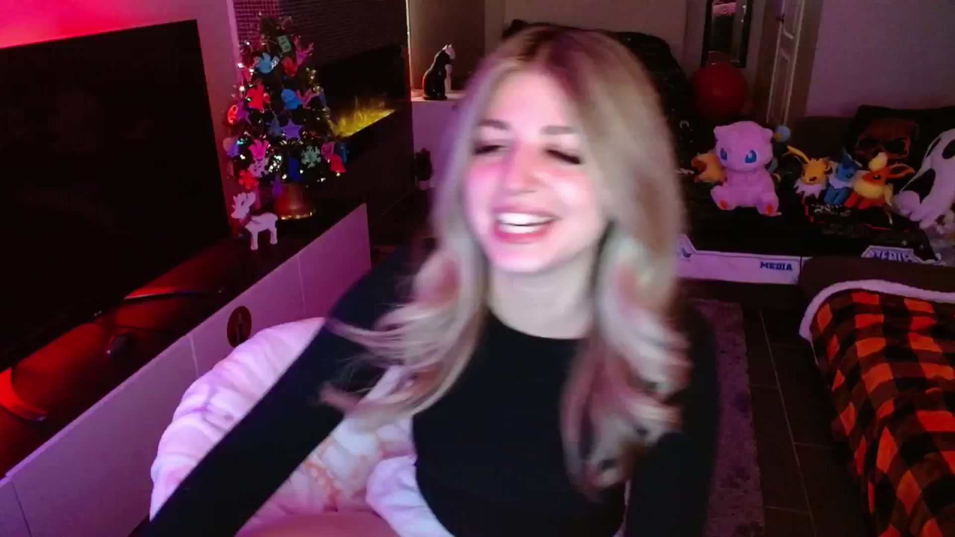 Gallery image thumbnail from Serafina's myfreecams stream on, 12/30/2024, 03:54 image 12 of 20