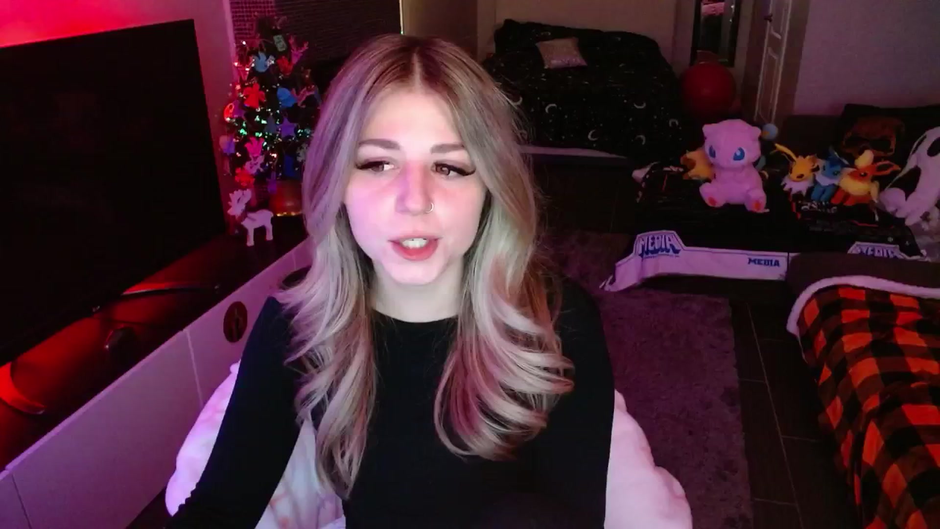 Gallery image thumbnail from Serafina's myfreecams stream on, 12/30/2024, 03:54 image 15 of 20