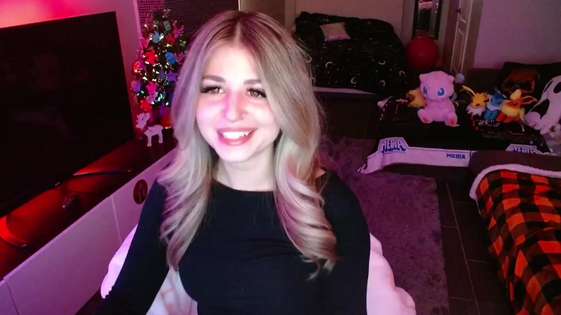 Gallery image thumbnail from Serafina's myfreecams stream on, 12/30/2024, 03:54 image 14 of 20