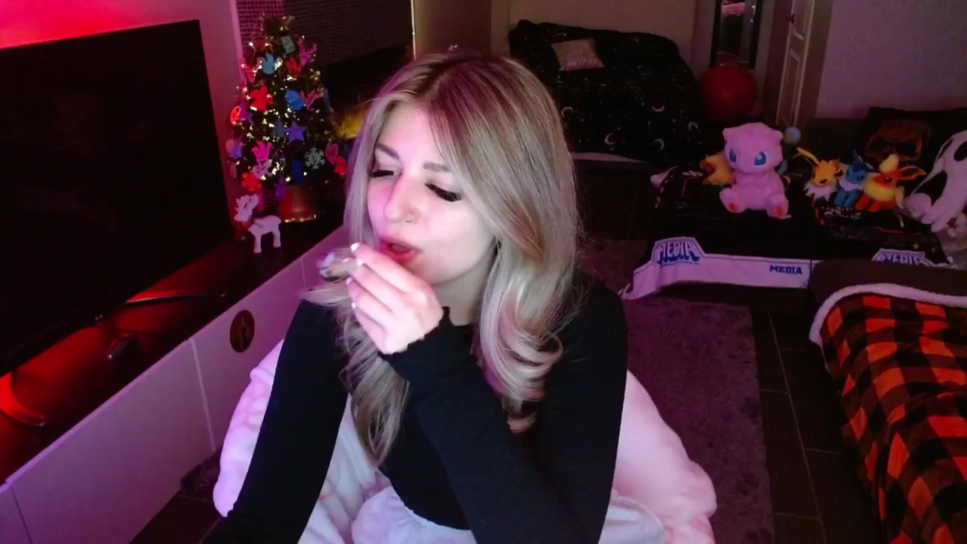 Gallery image thumbnail from Serafina's myfreecams stream on, 12/30/2024, 03:54 image 17 of 20