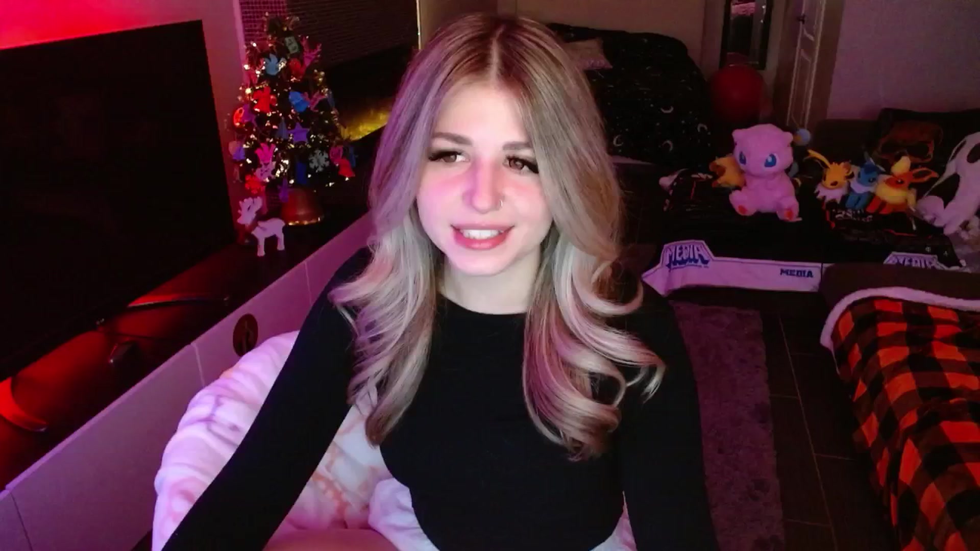 Gallery image thumbnail from Serafina's myfreecams stream on, 12/30/2024, 03:54 image 13 of 20