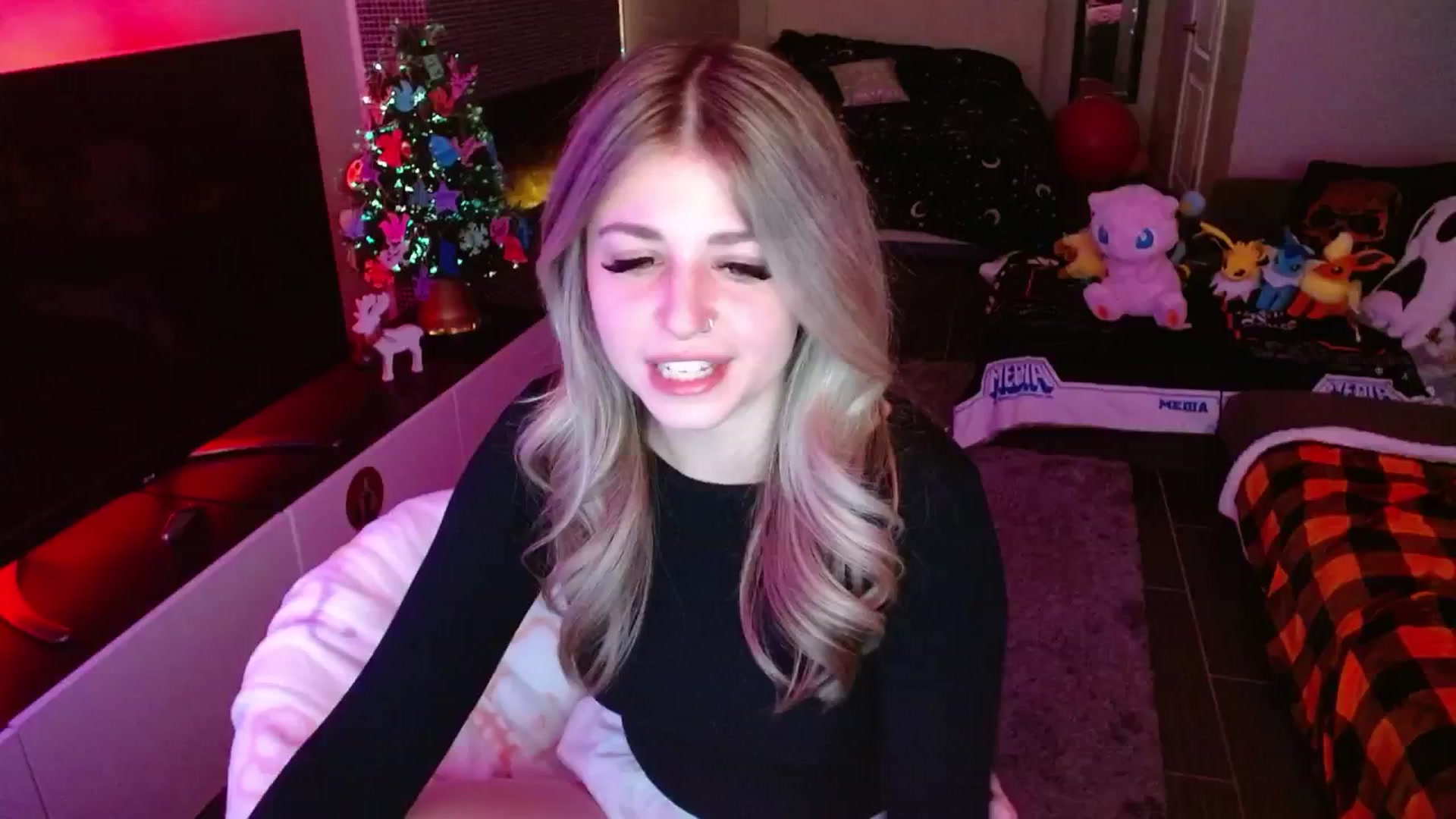Gallery image thumbnail from Serafina's myfreecams stream on, 12/30/2024, 03:54 image 11 of 20