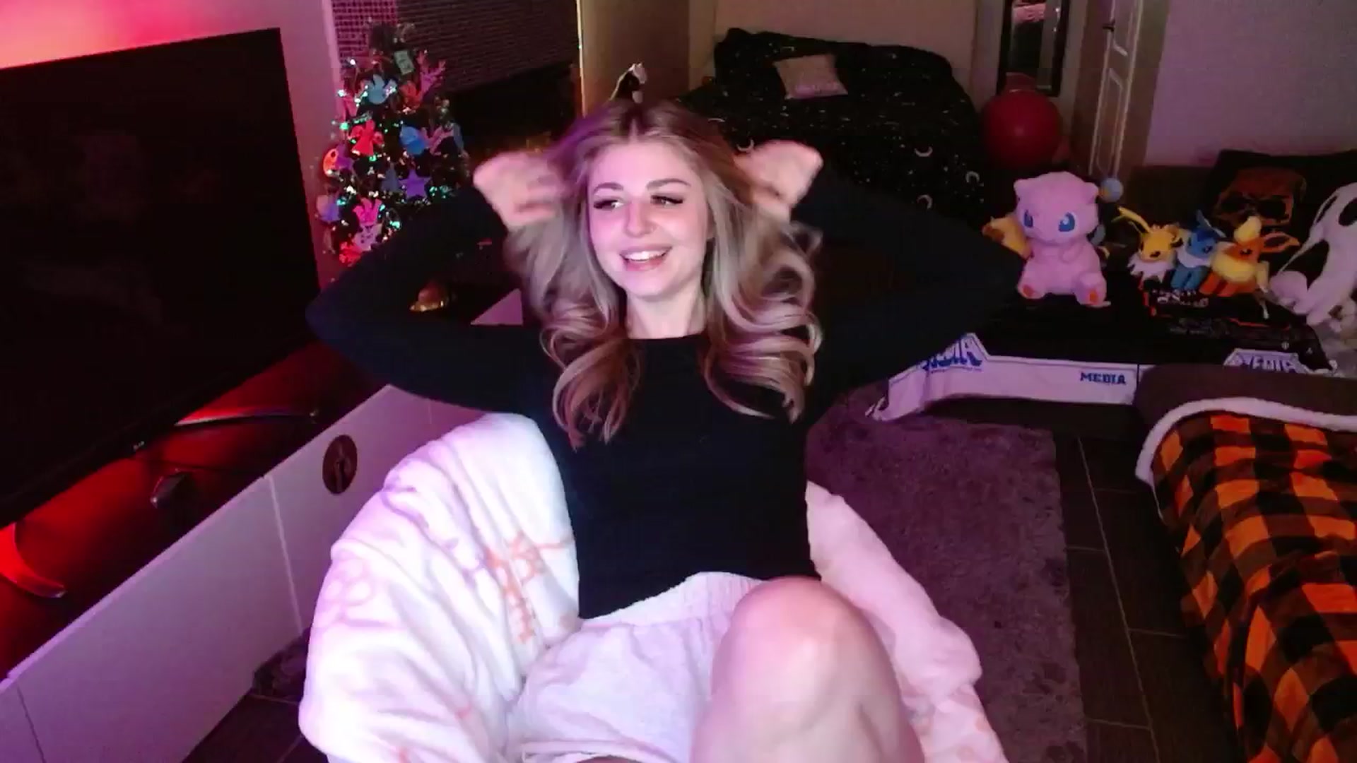 Gallery image thumbnail from Serafina's myfreecams stream on, 12/30/2024, 03:54 image 16 of 20
