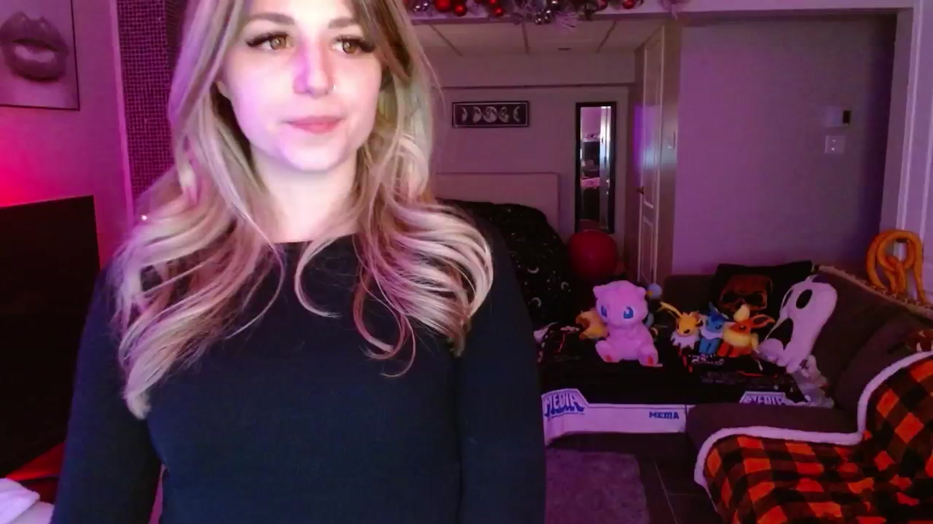Gallery image thumbnail from Serafina's myfreecams stream on, 12/30/2024, 06:38 image 6 of 20