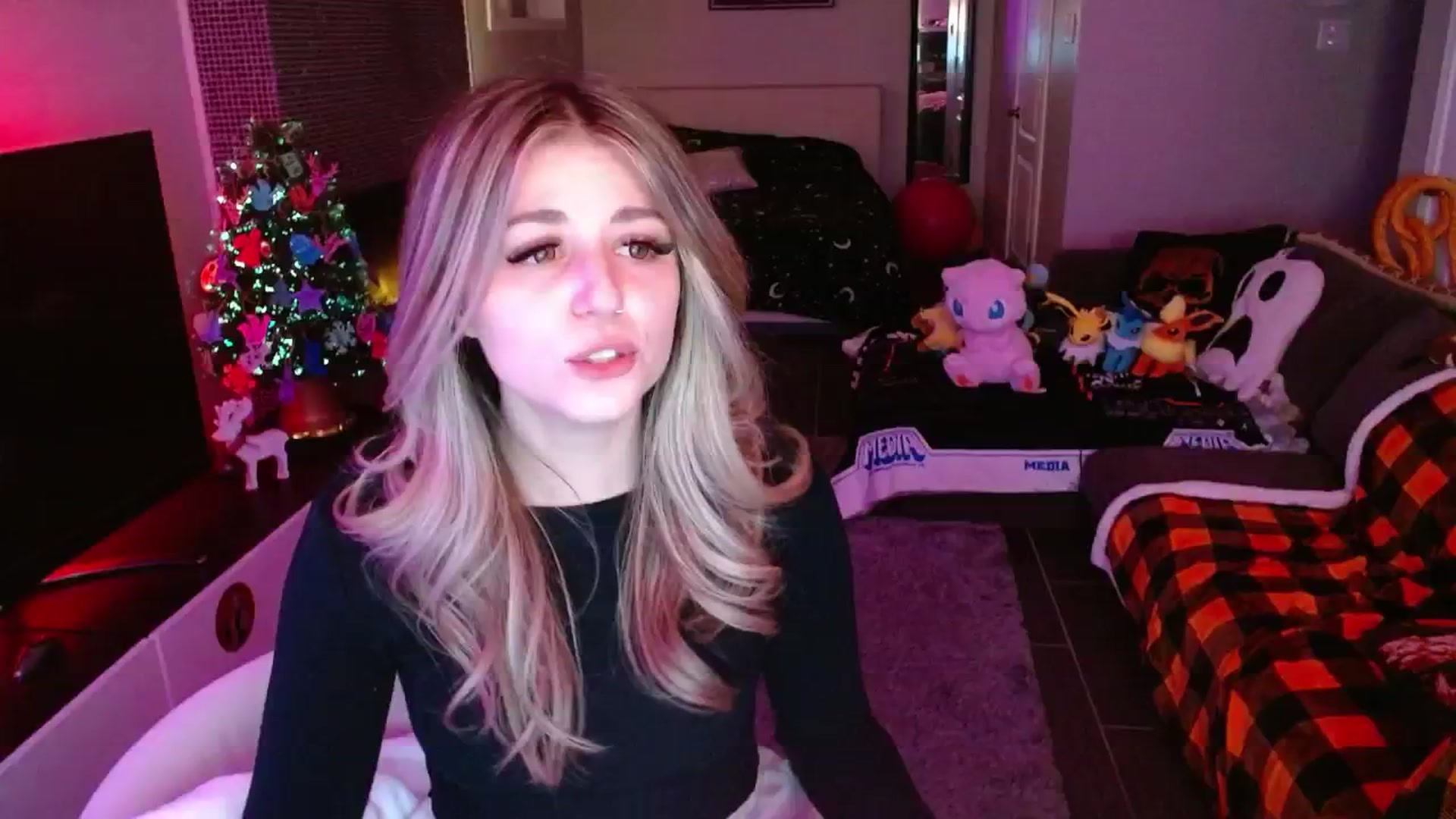 Gallery image thumbnail from Serafina's myfreecams stream on, 12/30/2024, 06:38 image 12 of 20