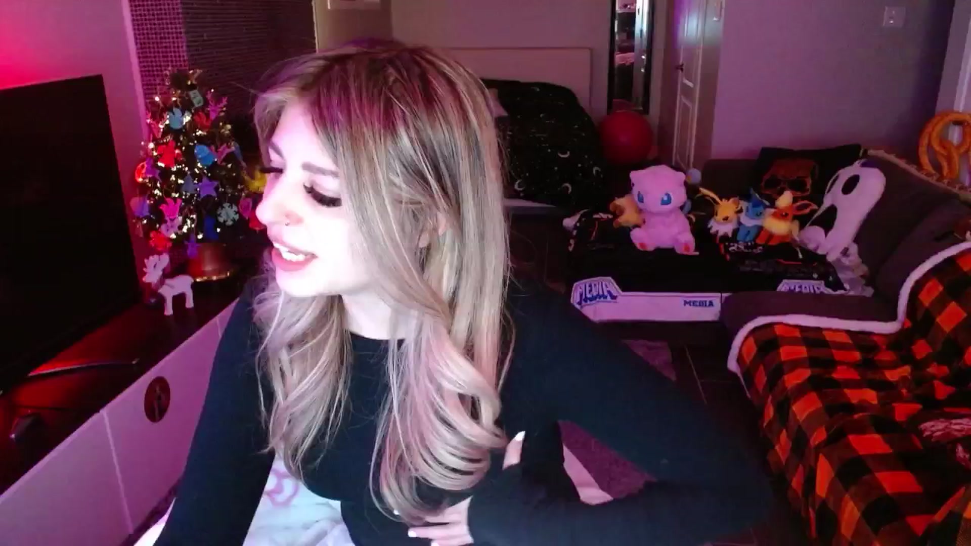 Gallery image thumbnail from Serafina's myfreecams stream on, 12/30/2024, 06:38 image 17 of 20