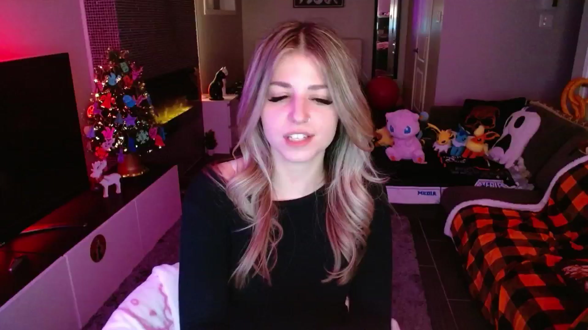 Gallery image thumbnail from Serafina's myfreecams stream on, 12/30/2024, 06:38 image 4 of 20
