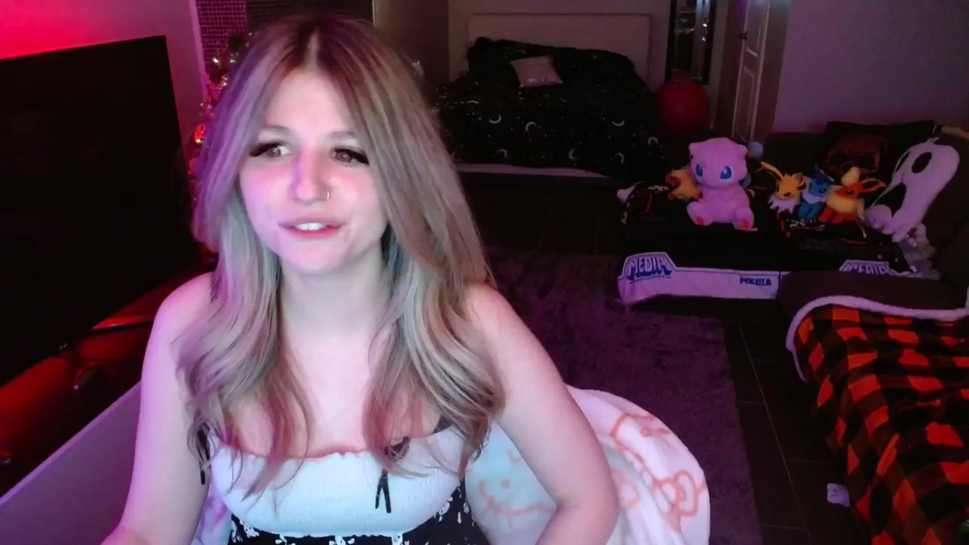 Gallery image thumbnail from Serafina's myfreecams stream on, 01/03/2025, 06:26 image 3 of 20