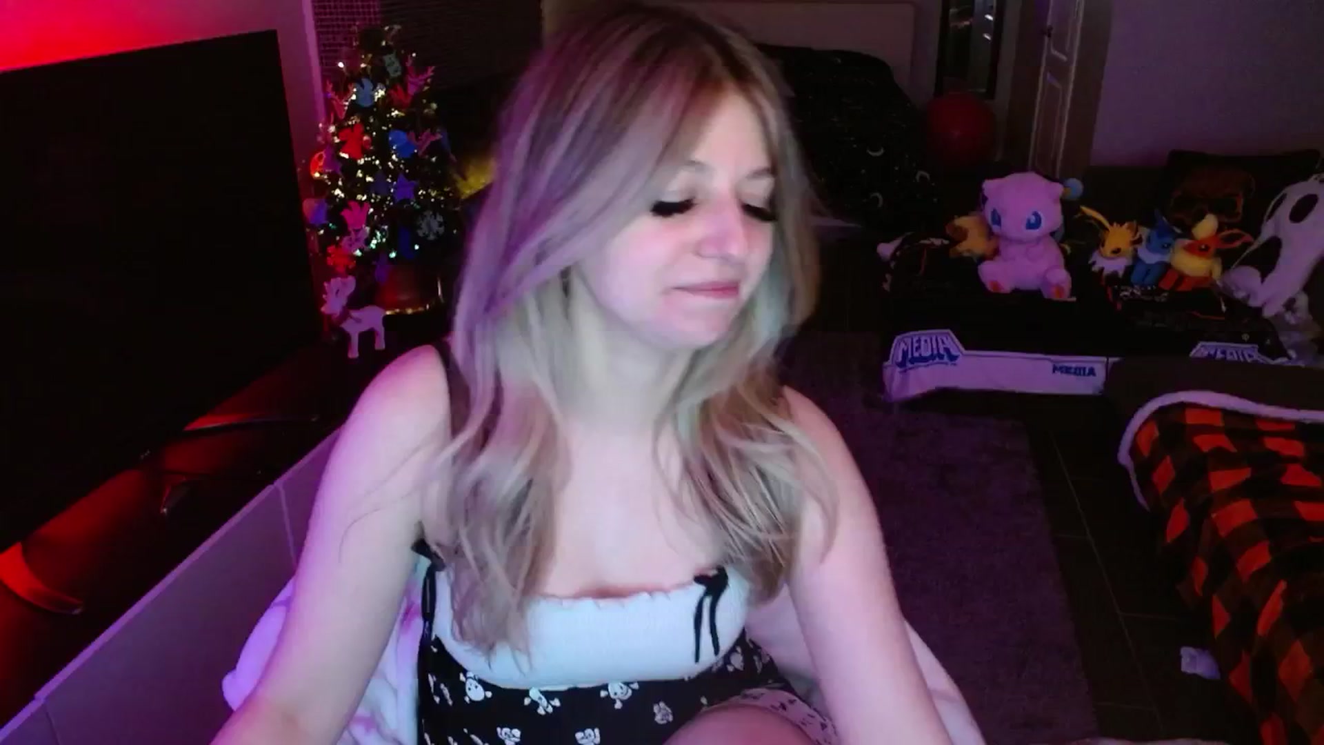 Gallery image thumbnail from Serafina's myfreecams stream on, 01/03/2025, 06:26 image 6 of 20