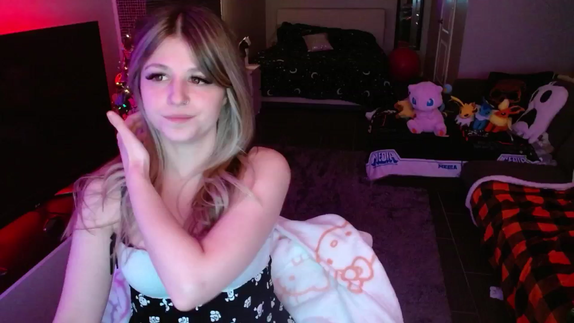 Gallery image thumbnail from Serafina's myfreecams stream on, 01/03/2025, 06:26 image 2 of 20