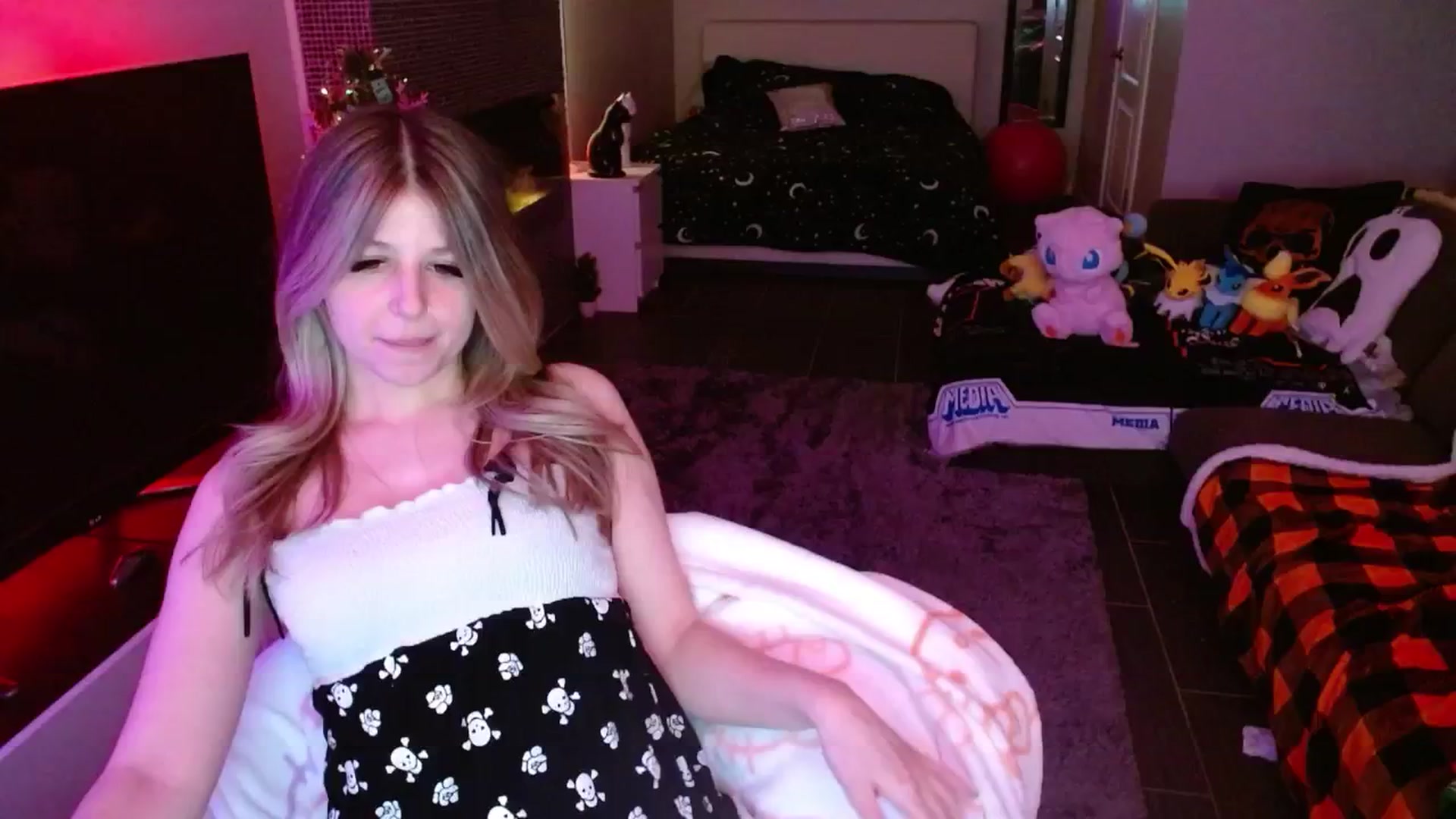 Gallery image thumbnail from Serafina's myfreecams stream on, 01/03/2025, 06:26 image 4 of 20