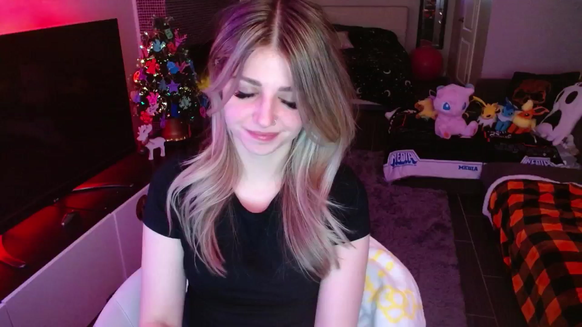 Gallery image thumbnail from Serafina's myfreecams stream on, 01/04/2025, 05:06 image 13 of 20