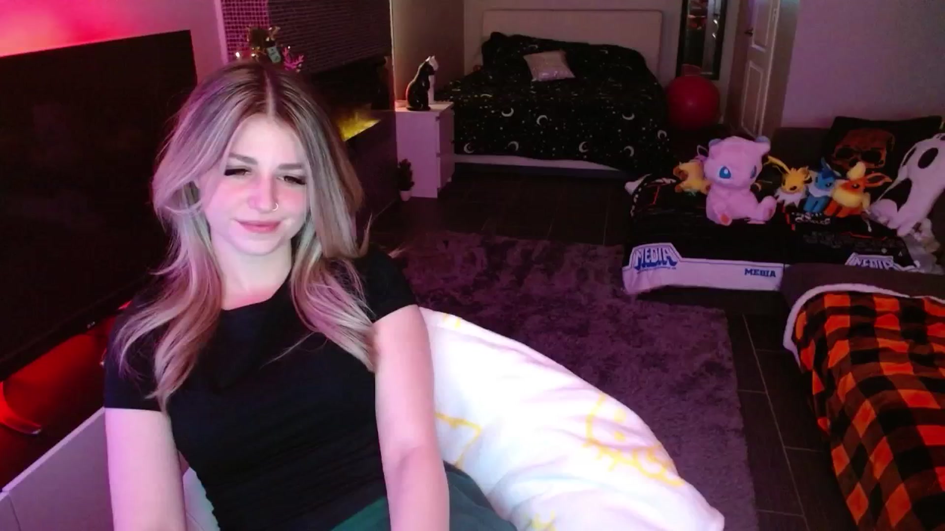 Gallery image thumbnail from Serafina's myfreecams stream on, 01/04/2025, 05:06 image 20 of 20