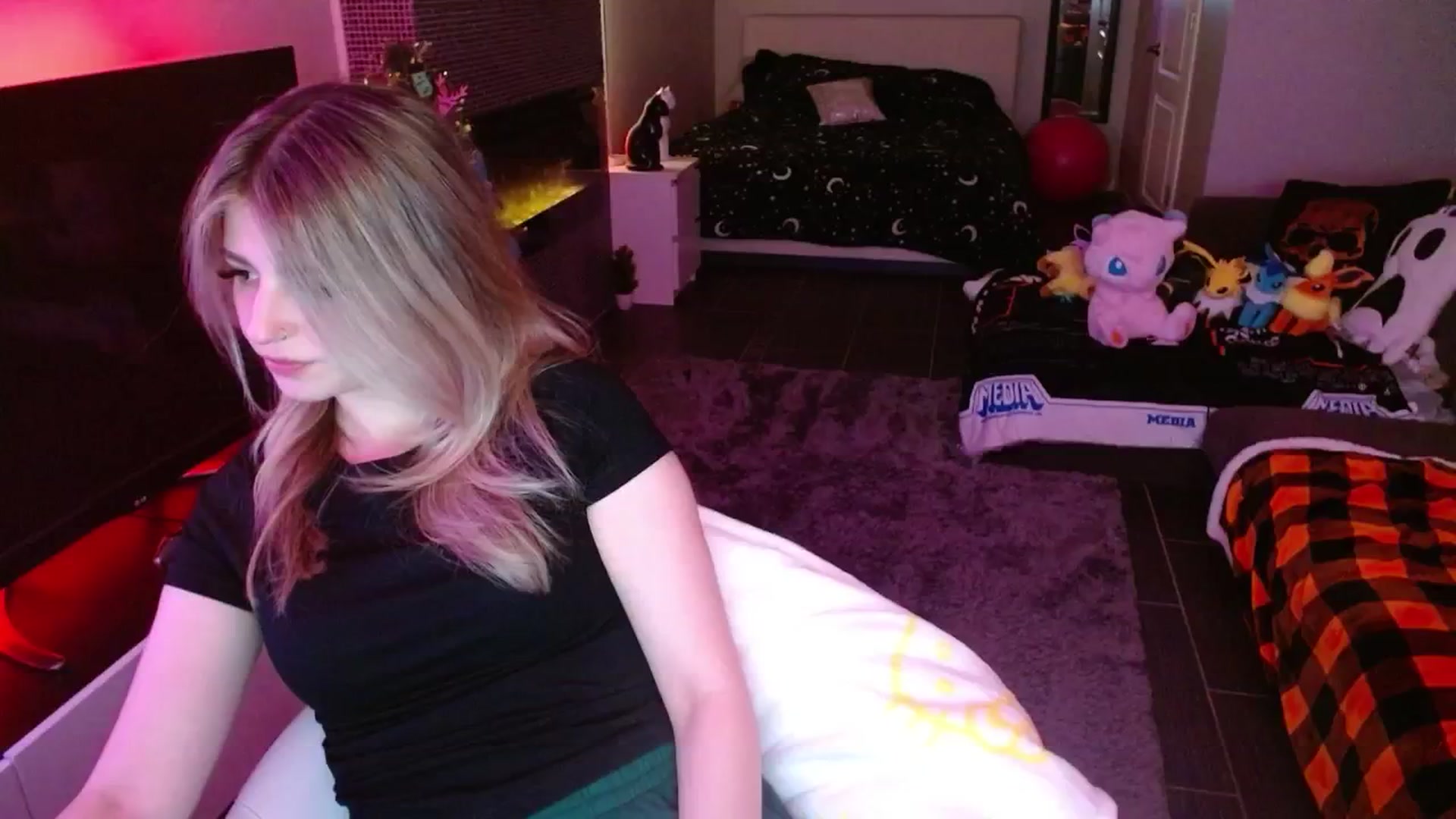 Gallery image thumbnail from Serafina's myfreecams stream on, 01/04/2025, 05:06 image 18 of 20