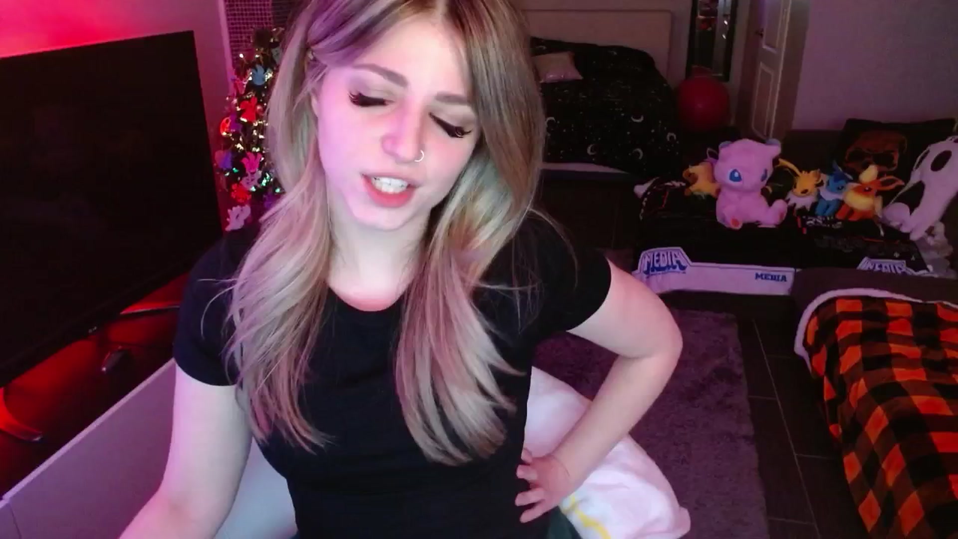 Gallery image thumbnail from Serafina's myfreecams stream on, 01/04/2025, 05:06 image 4 of 20