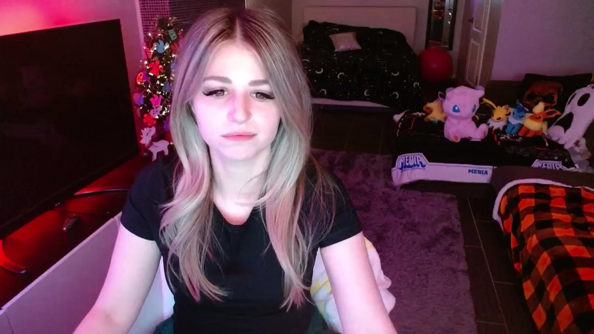 Gallery image thumbnail from Serafina's myfreecams stream on, 01/04/2025, 05:06 image 3 of 20
