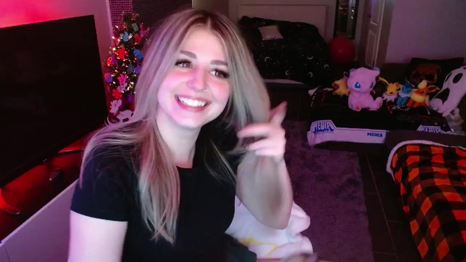 Gallery image thumbnail from Serafina's myfreecams stream on, 01/04/2025, 05:06 image 16 of 20