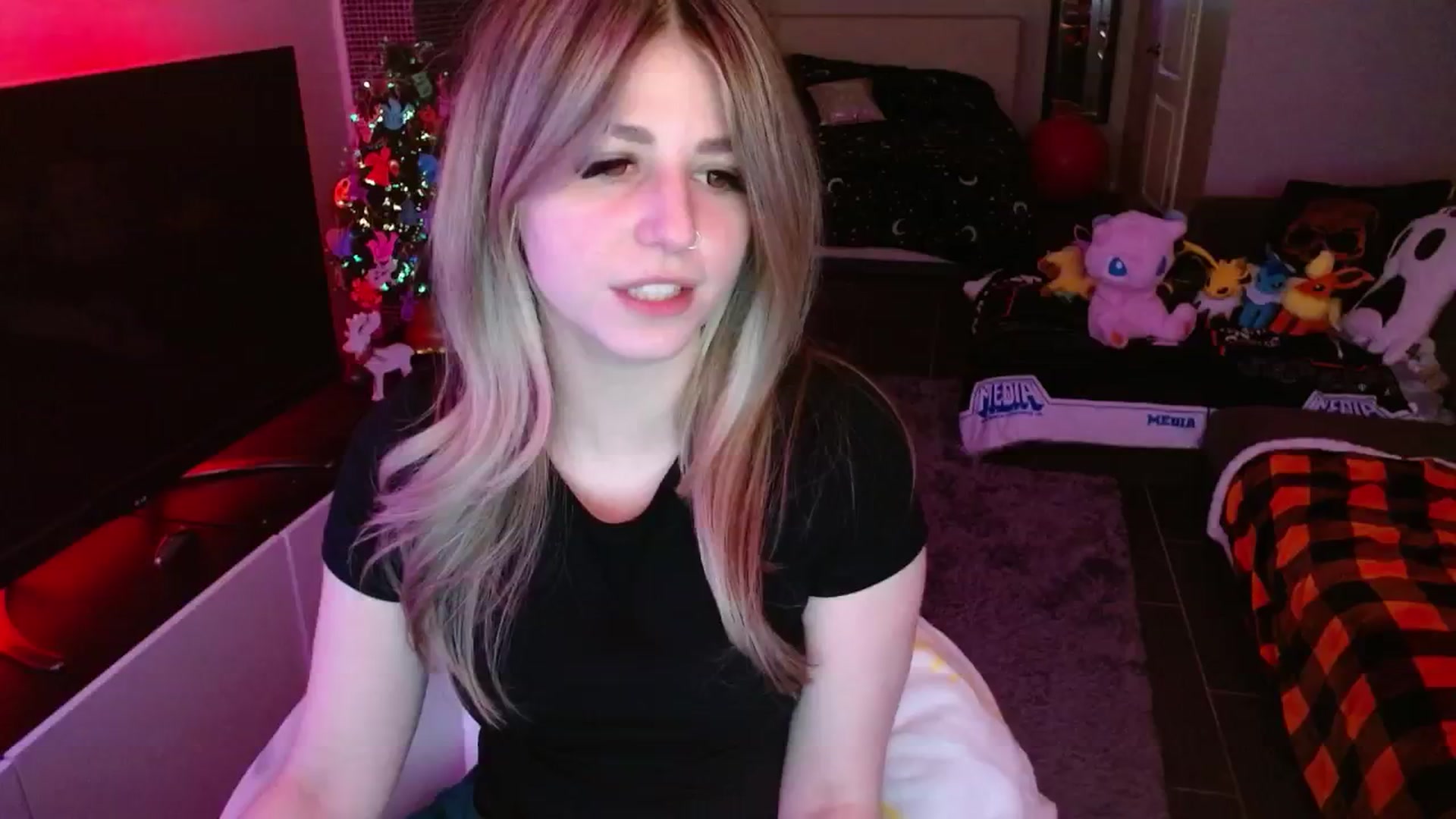 Gallery image thumbnail from Serafina's myfreecams stream on, 01/04/2025, 05:06 image 5 of 20