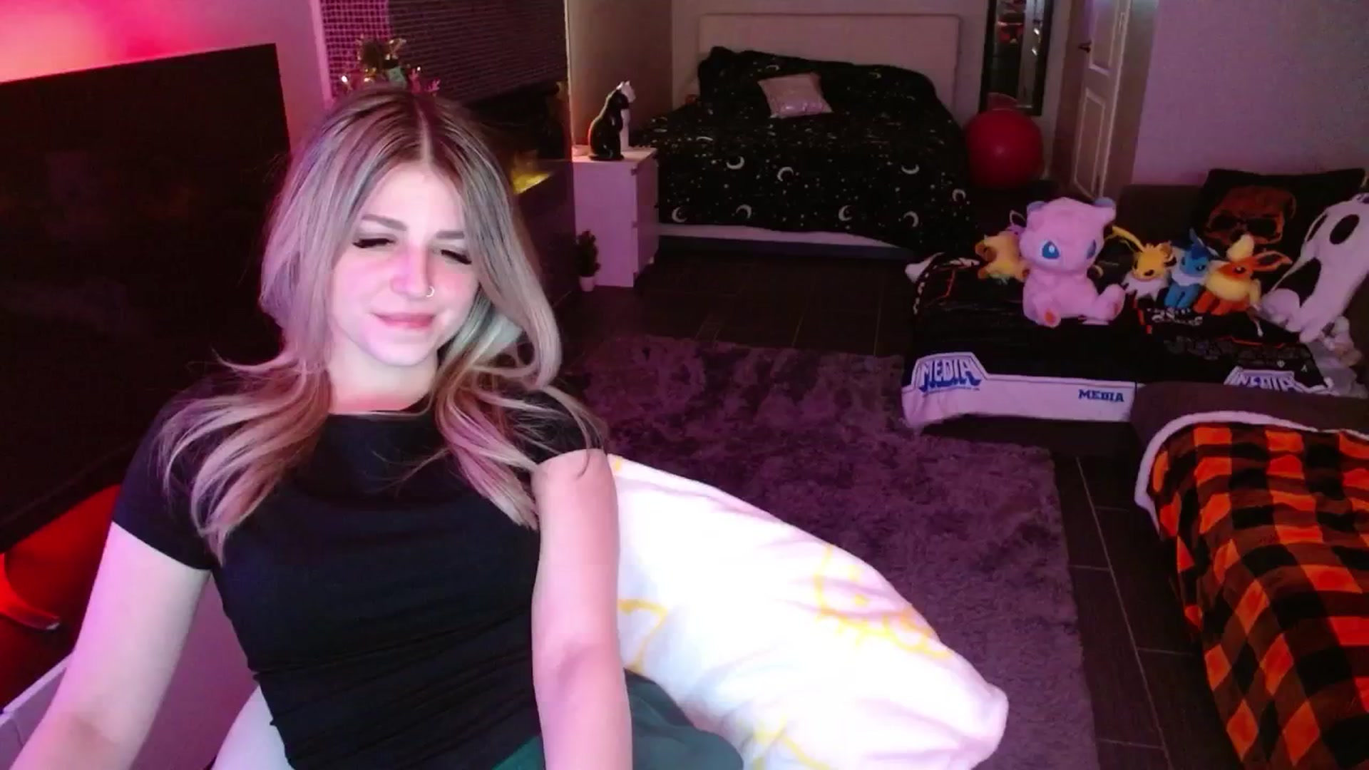 Gallery image thumbnail from Serafina's myfreecams stream on, 01/04/2025, 05:06 image 19 of 20