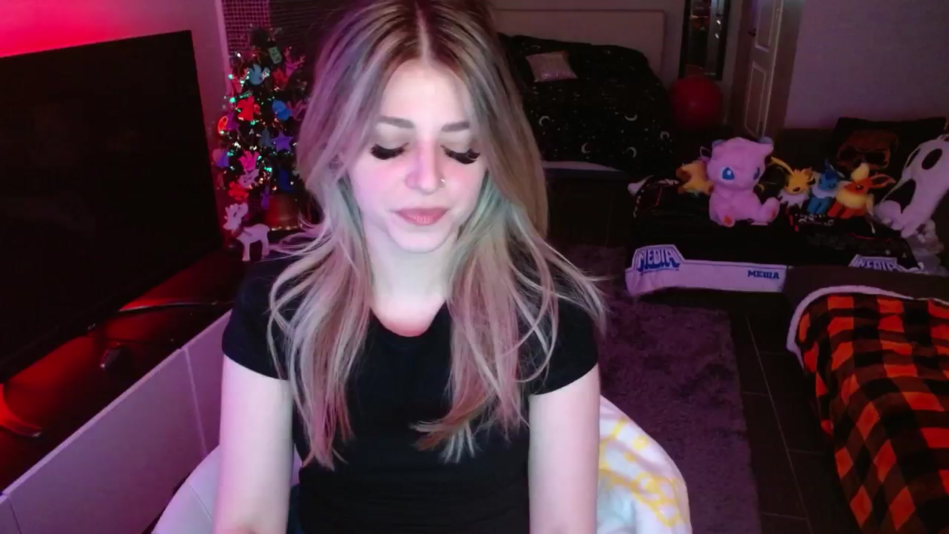 Gallery image thumbnail from Serafina's myfreecams stream on, 01/04/2025, 05:06 image 14 of 20