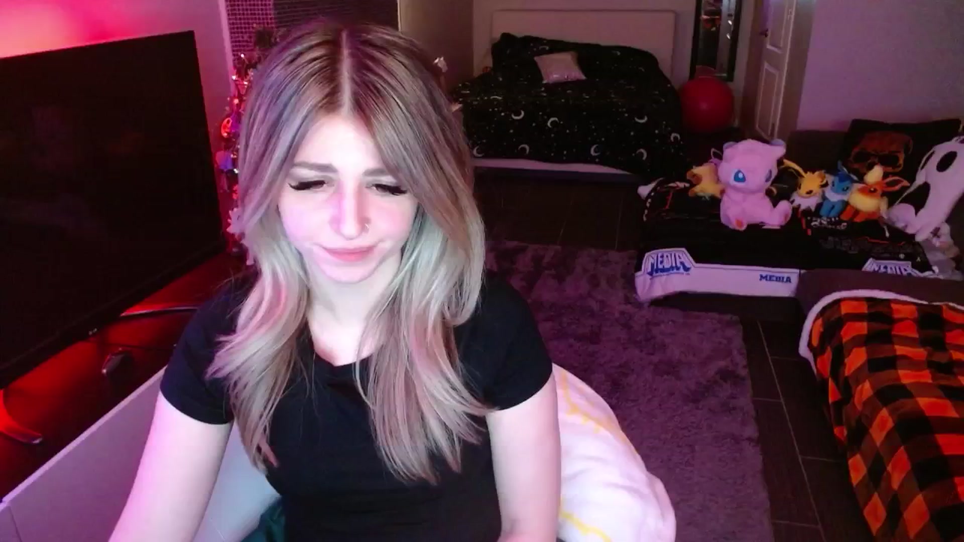 Gallery image thumbnail from Serafina's myfreecams stream on, 01/04/2025, 05:06 image 10 of 20