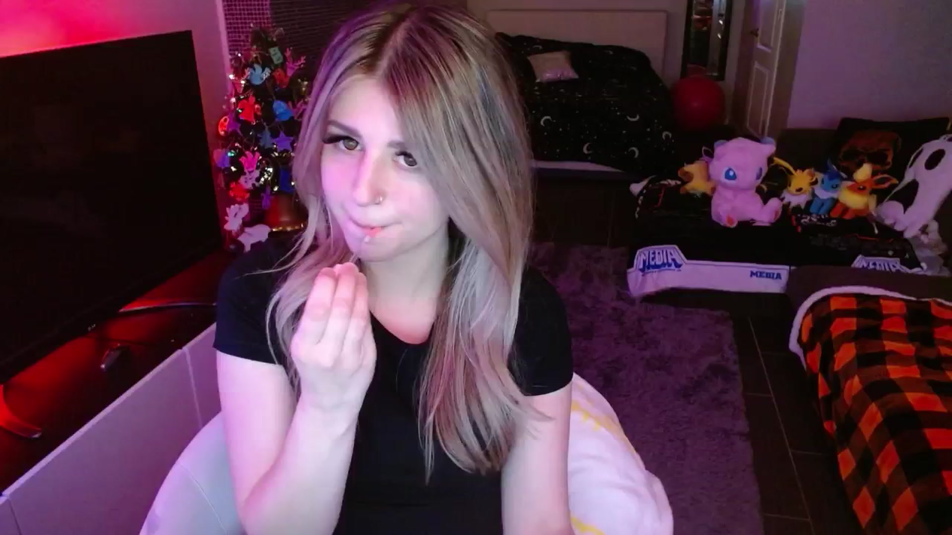 Gallery image thumbnail from Serafina's myfreecams stream on, 01/04/2025, 05:06 image 11 of 20
