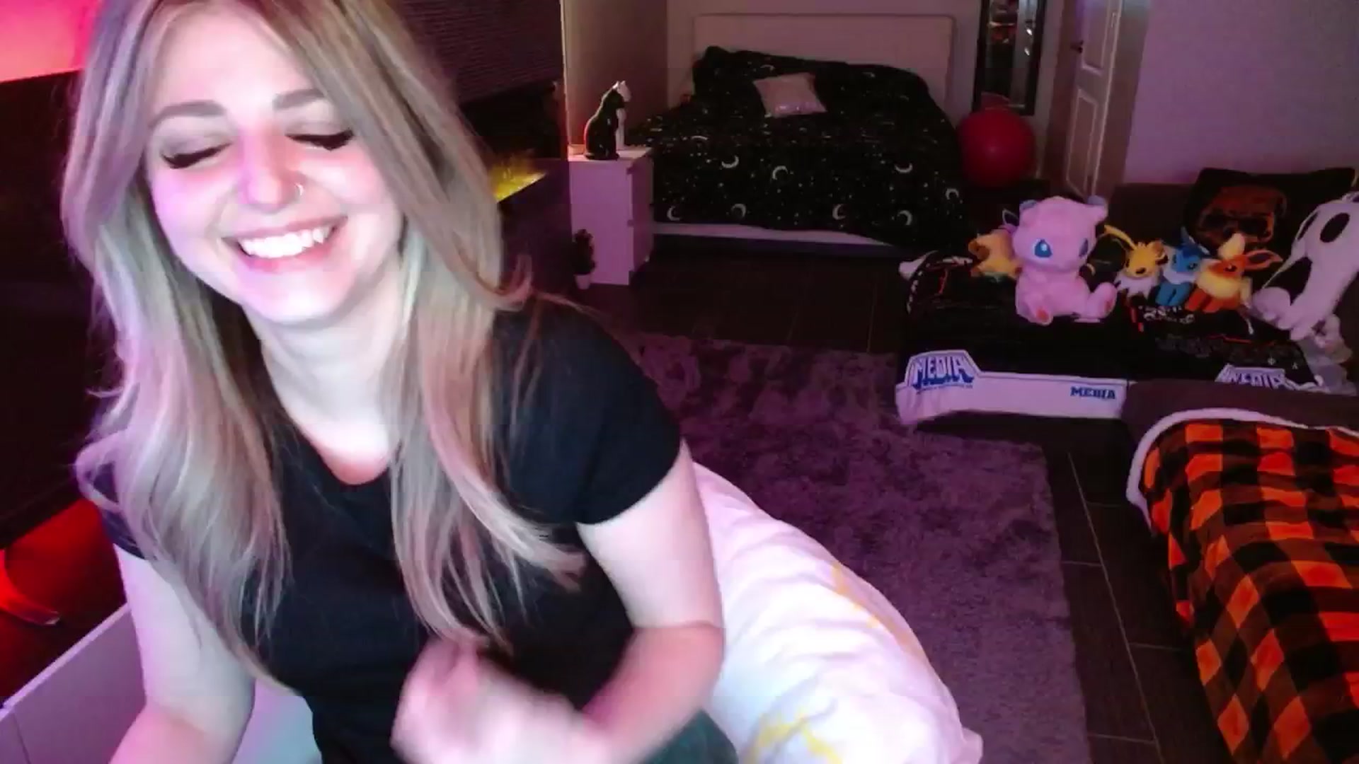 Gallery image thumbnail from Serafina's myfreecams stream on, 01/04/2025, 05:06 image 6 of 20