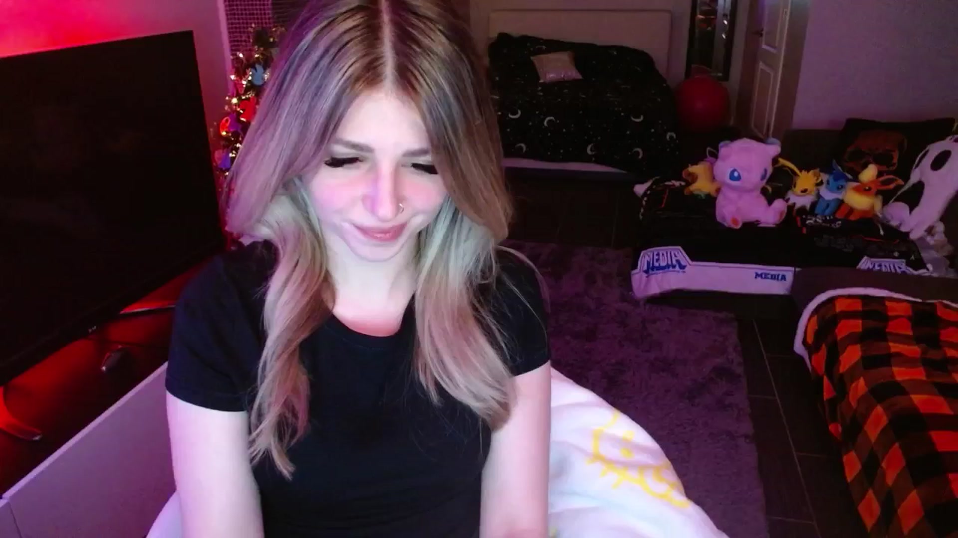 Gallery image thumbnail from Serafina's myfreecams stream on, 01/04/2025, 05:06 image 17 of 20