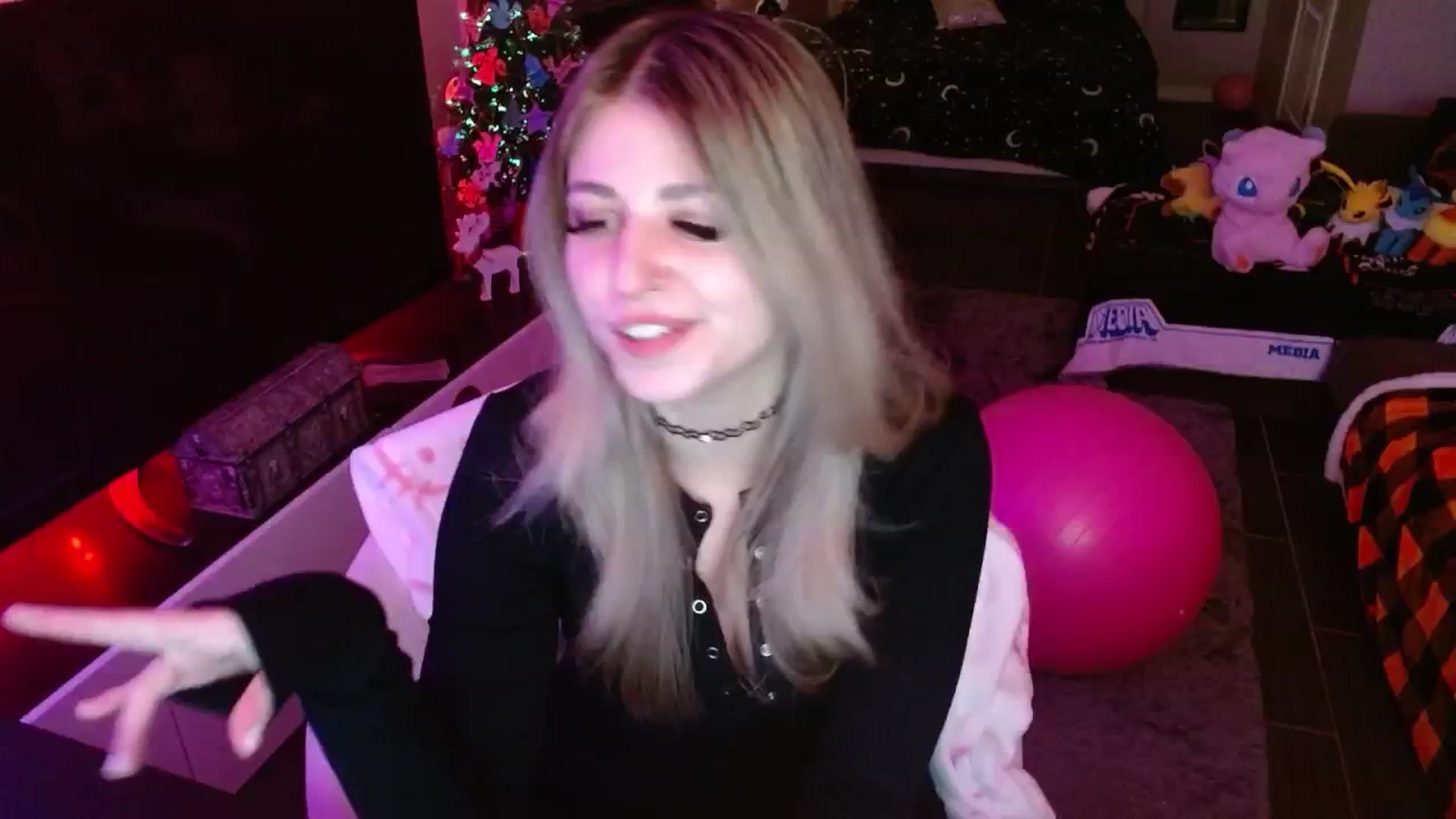 Gallery image thumbnail from Serafina's myfreecams stream on, 01/08/2025, 05:13 image 19 of 20