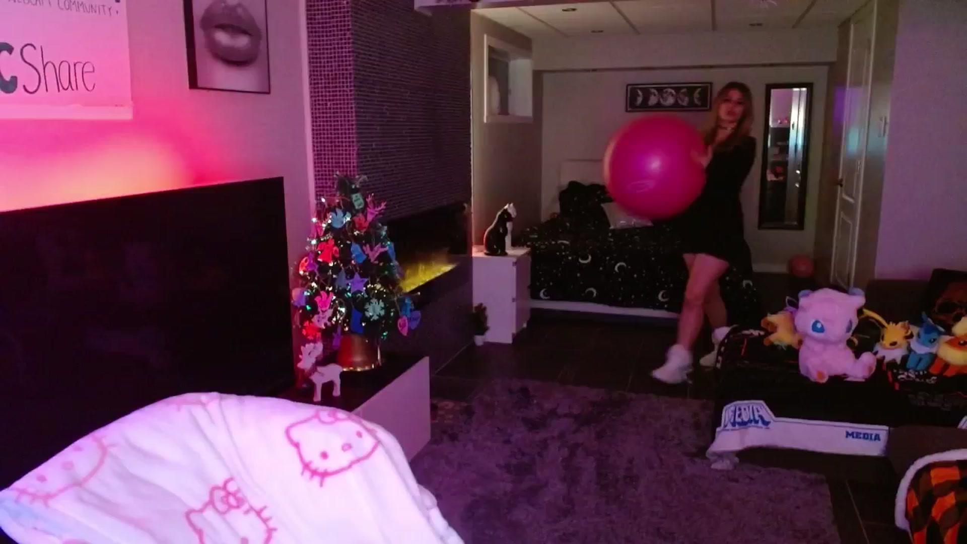 Gallery image thumbnail from Serafina's myfreecams stream on, 01/08/2025, 05:13 image 15 of 20