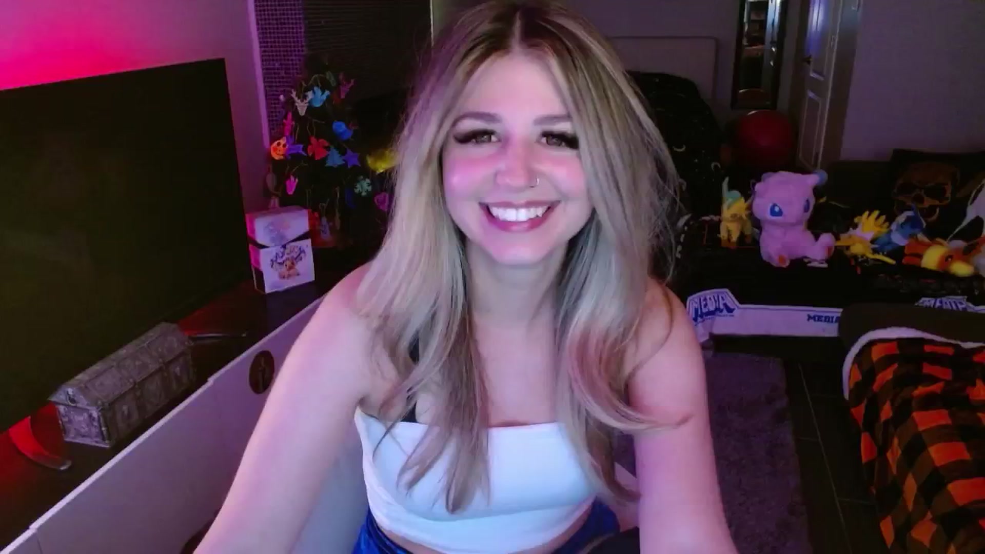Gallery image thumbnail from Serafina's myfreecams stream on, 01/21/2025, 03:06 image 15 of 20