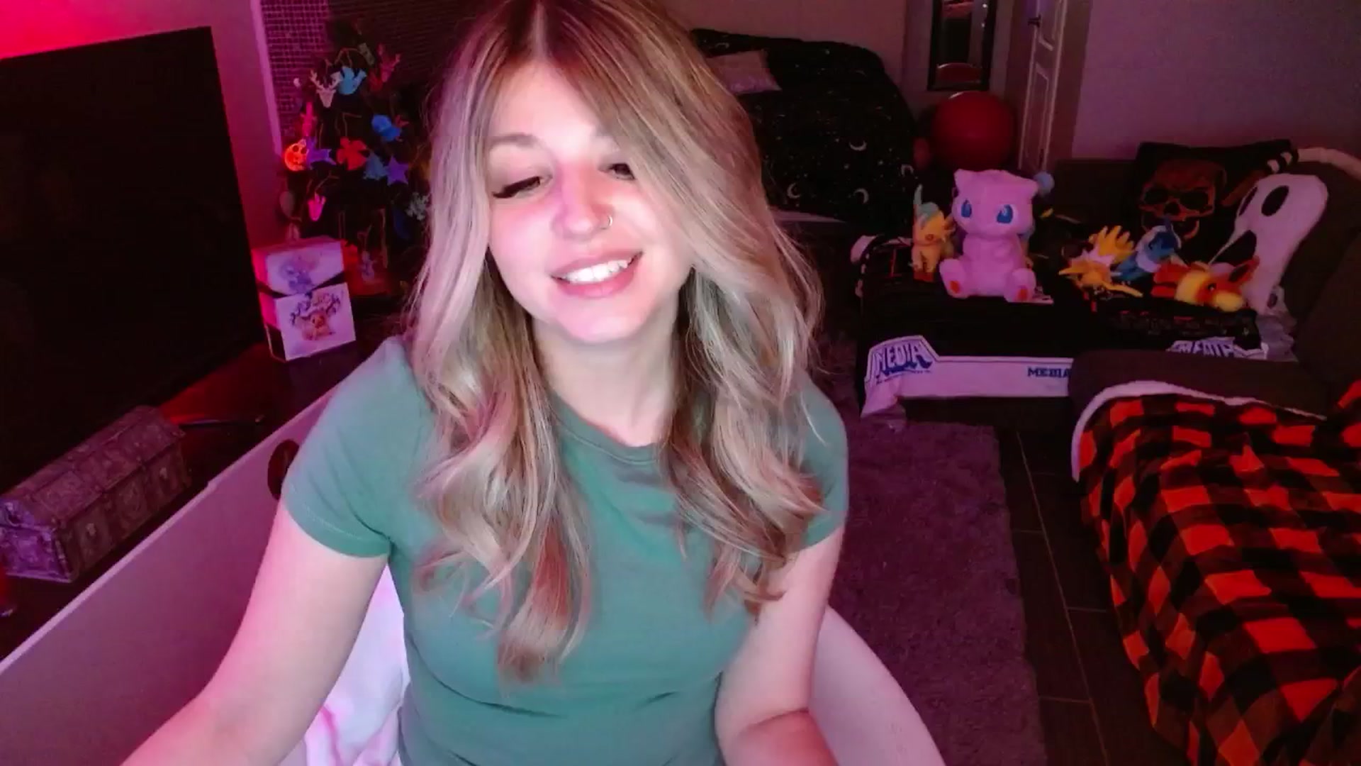 Gallery image thumbnail from Serafina's myfreecams stream on, 01/22/2025, 03:55 image 14 of 20