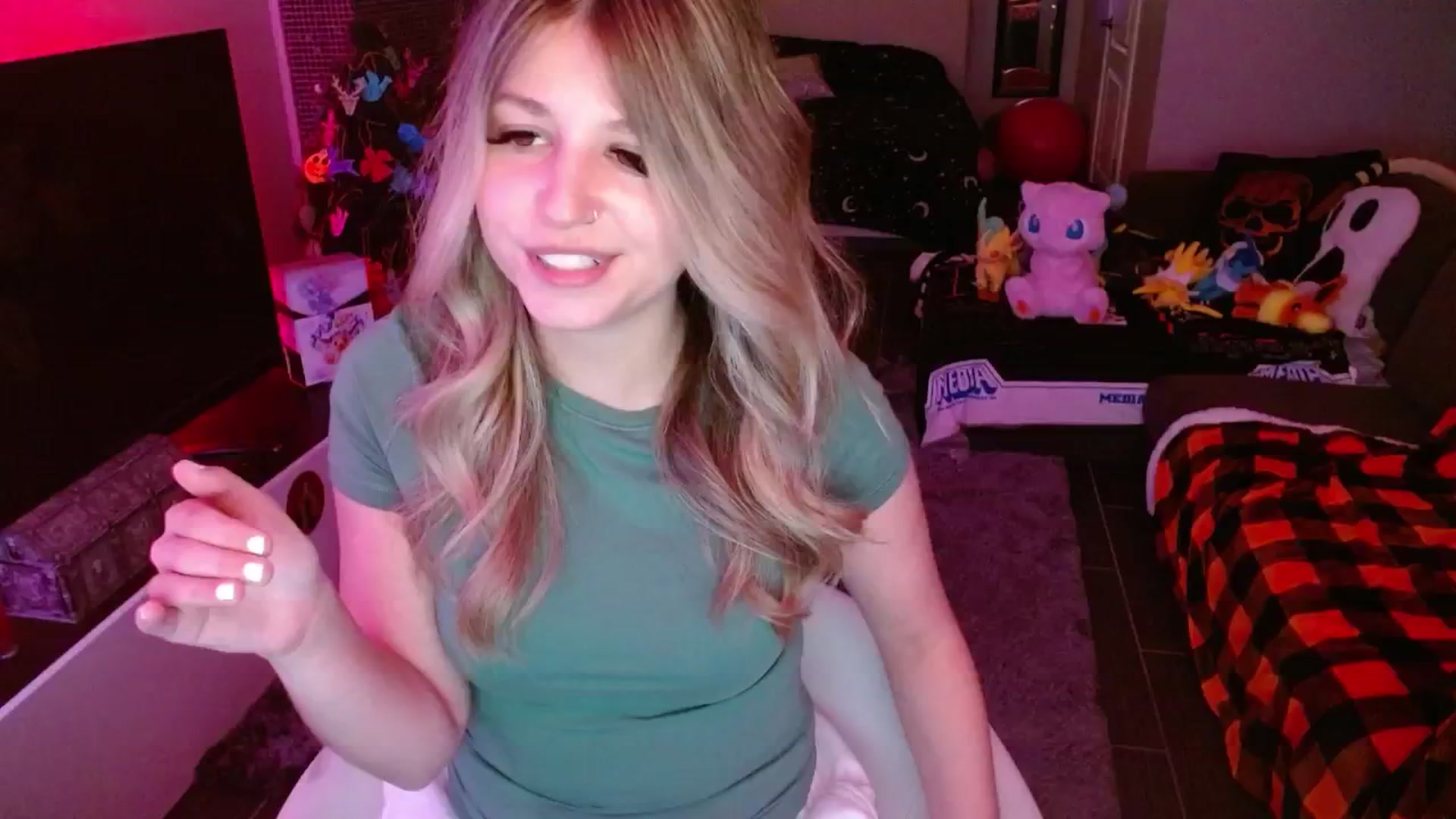 Gallery image thumbnail from Serafina's myfreecams stream on, 01/22/2025, 03:55 image 10 of 20