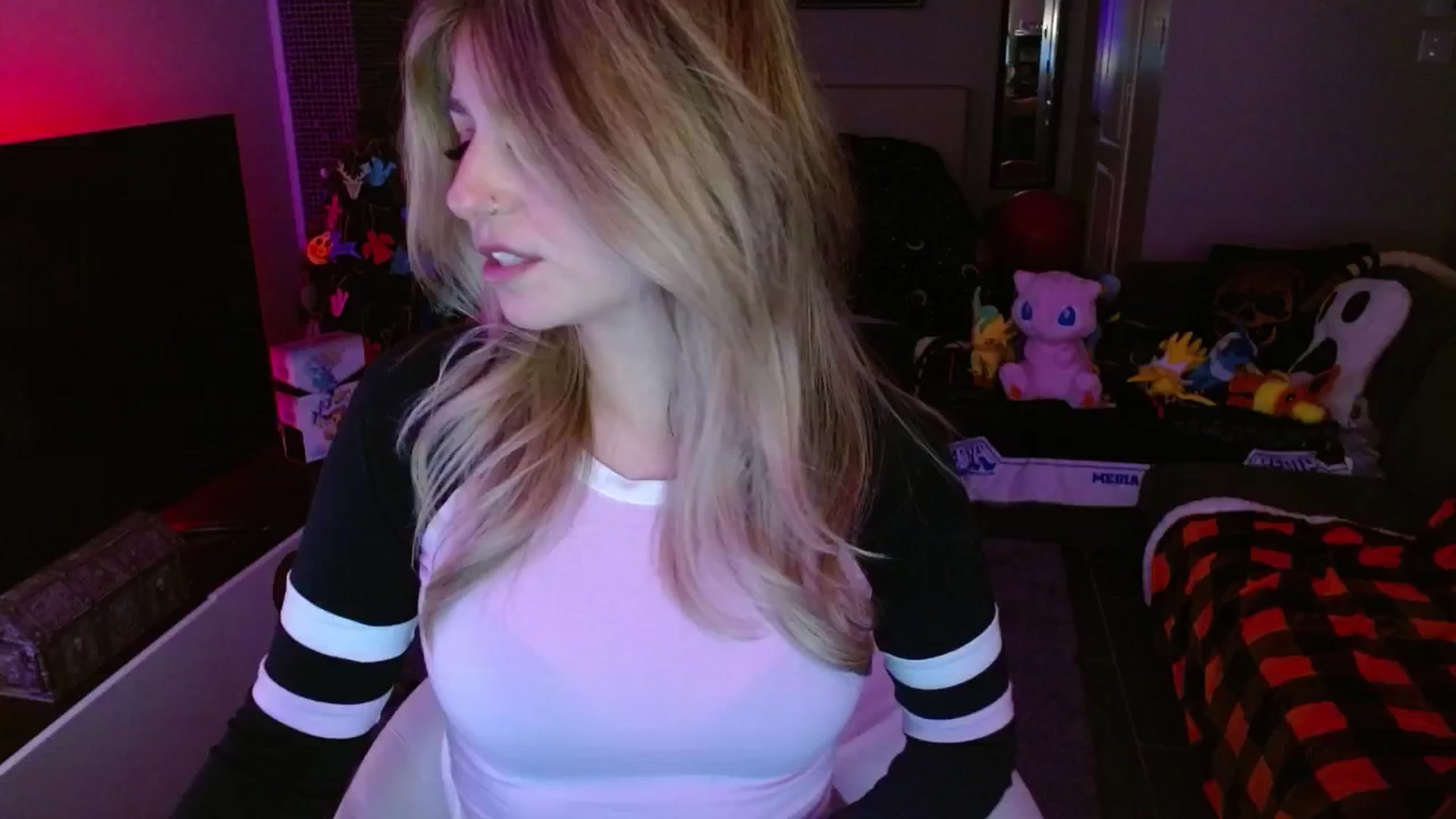 Gallery image thumbnail from Serafina's myfreecams stream on, 01/23/2025, 04:19 image 2 of 20