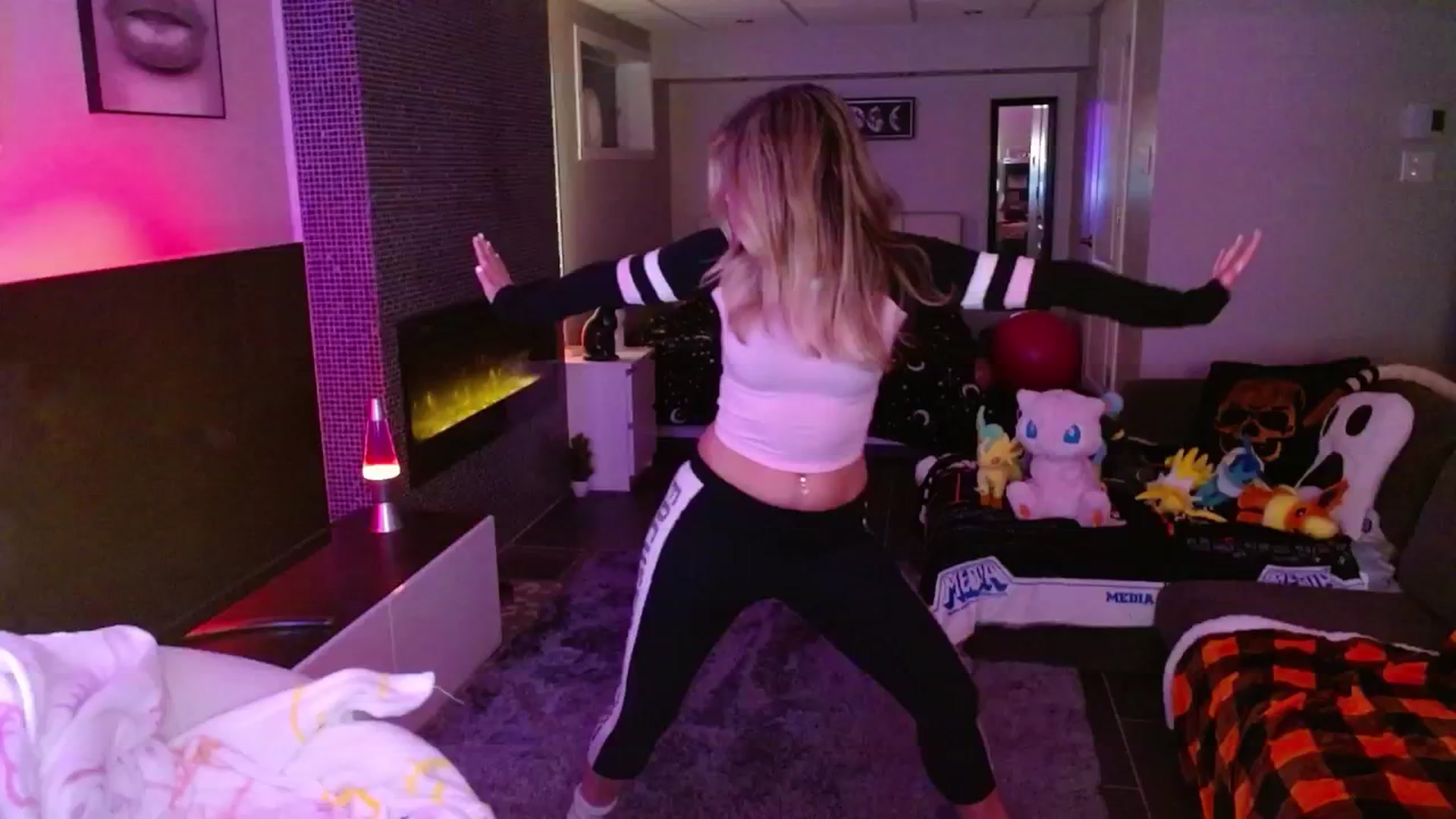 Gallery image thumbnail from Serafina's myfreecams stream on, 01/23/2025, 04:19 image 18 of 20