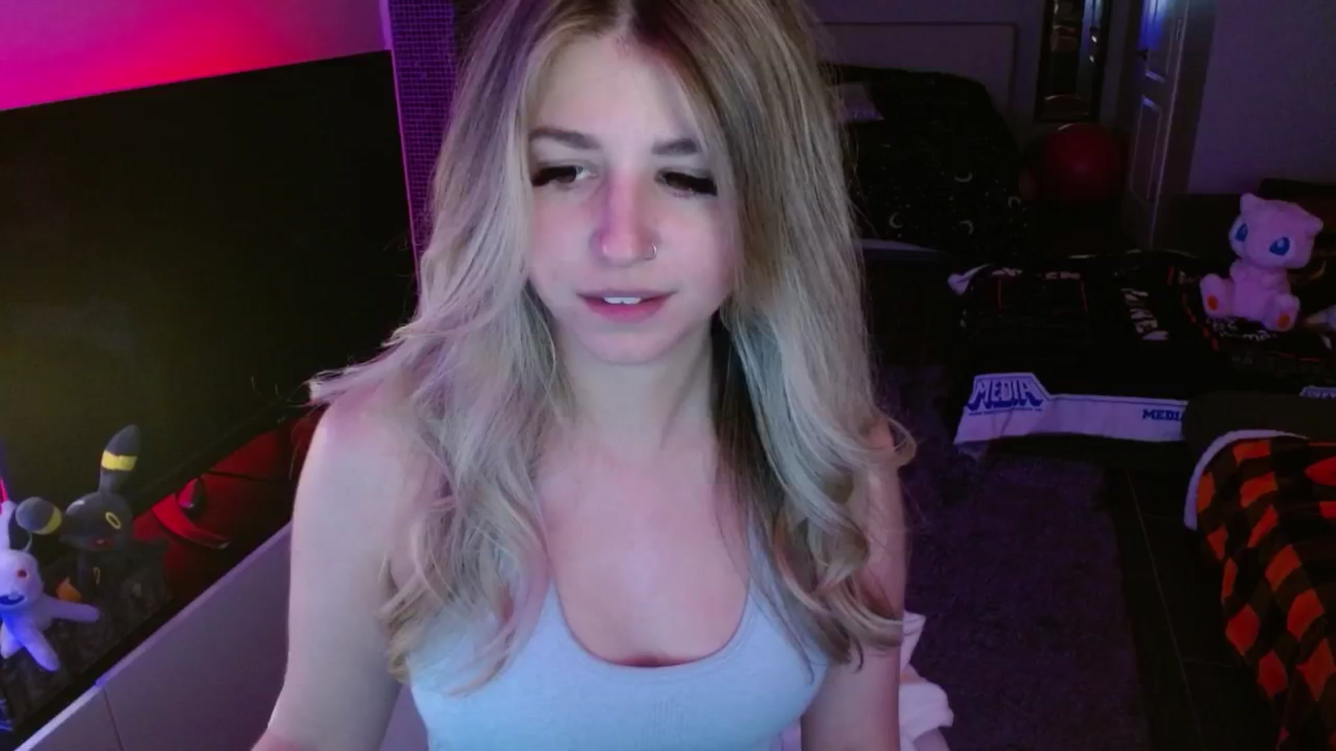 Gallery image thumbnail from Serafina's myfreecams stream on, 01/25/2025, 07:03 image 6 of 20