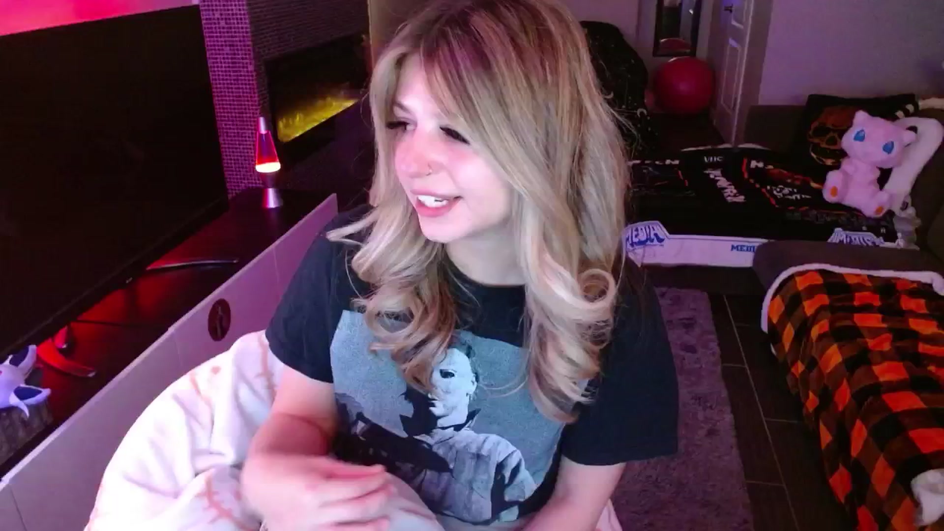 Gallery image thumbnail from Serafina's myfreecams stream on, 02/01/2025, 06:03 image 3 of 20