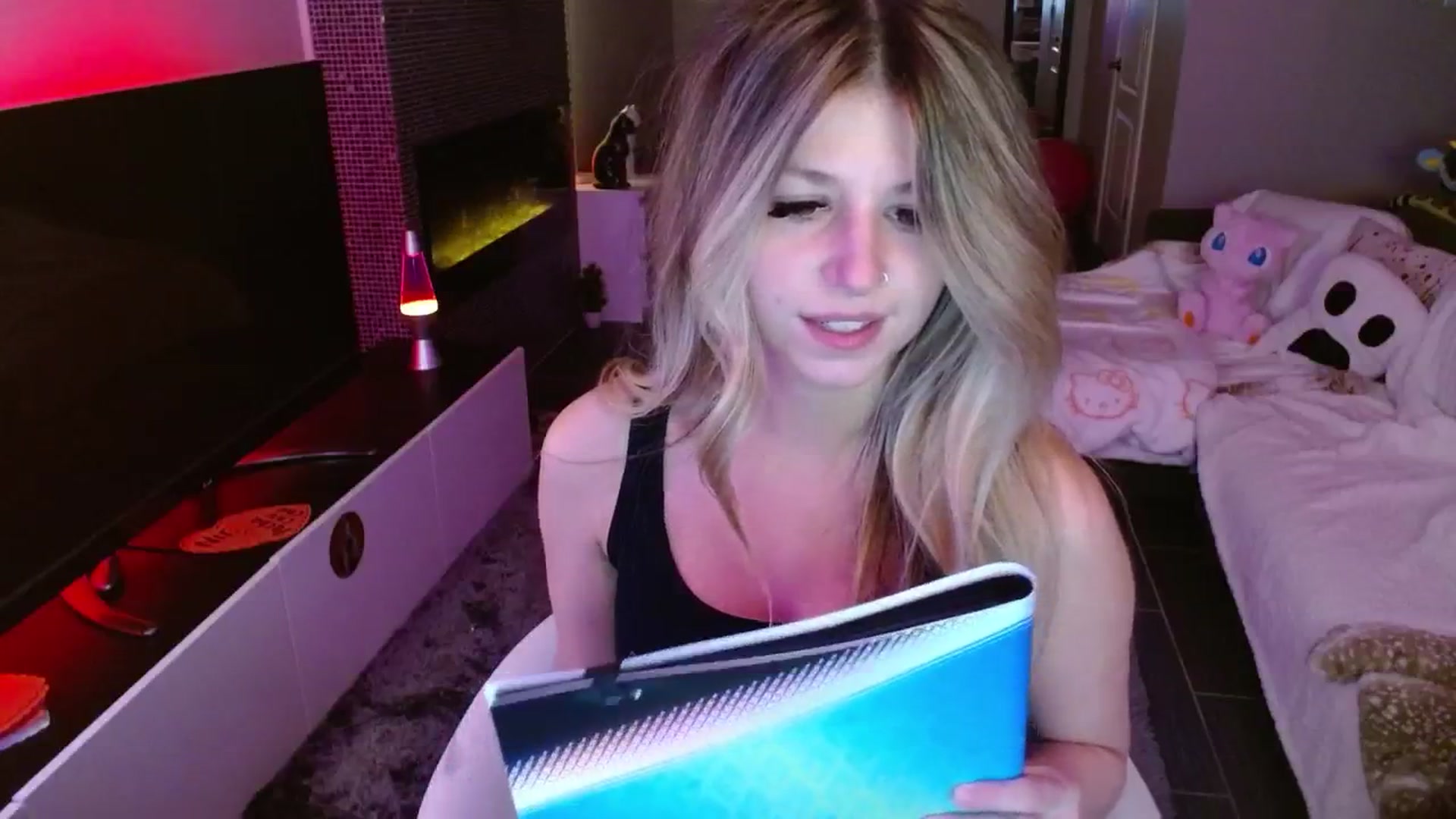 Gallery image thumbnail from Serafina's myfreecams stream on, 02/06/2025, 06:09 image 5 of 20