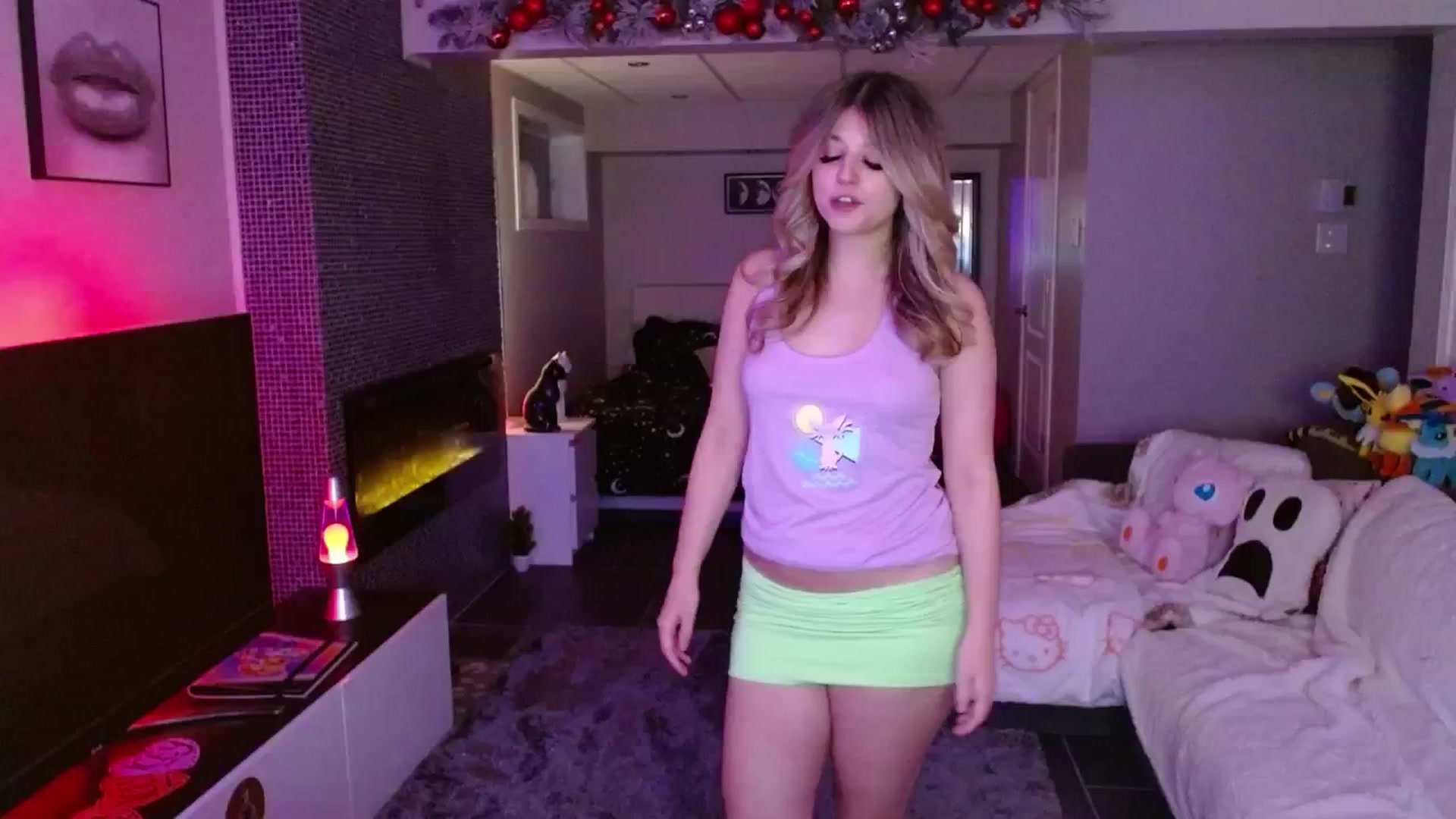 Gallery image thumbnail from Serafina's myfreecams stream on, 02/07/2025, 06:27 image 17 of 20