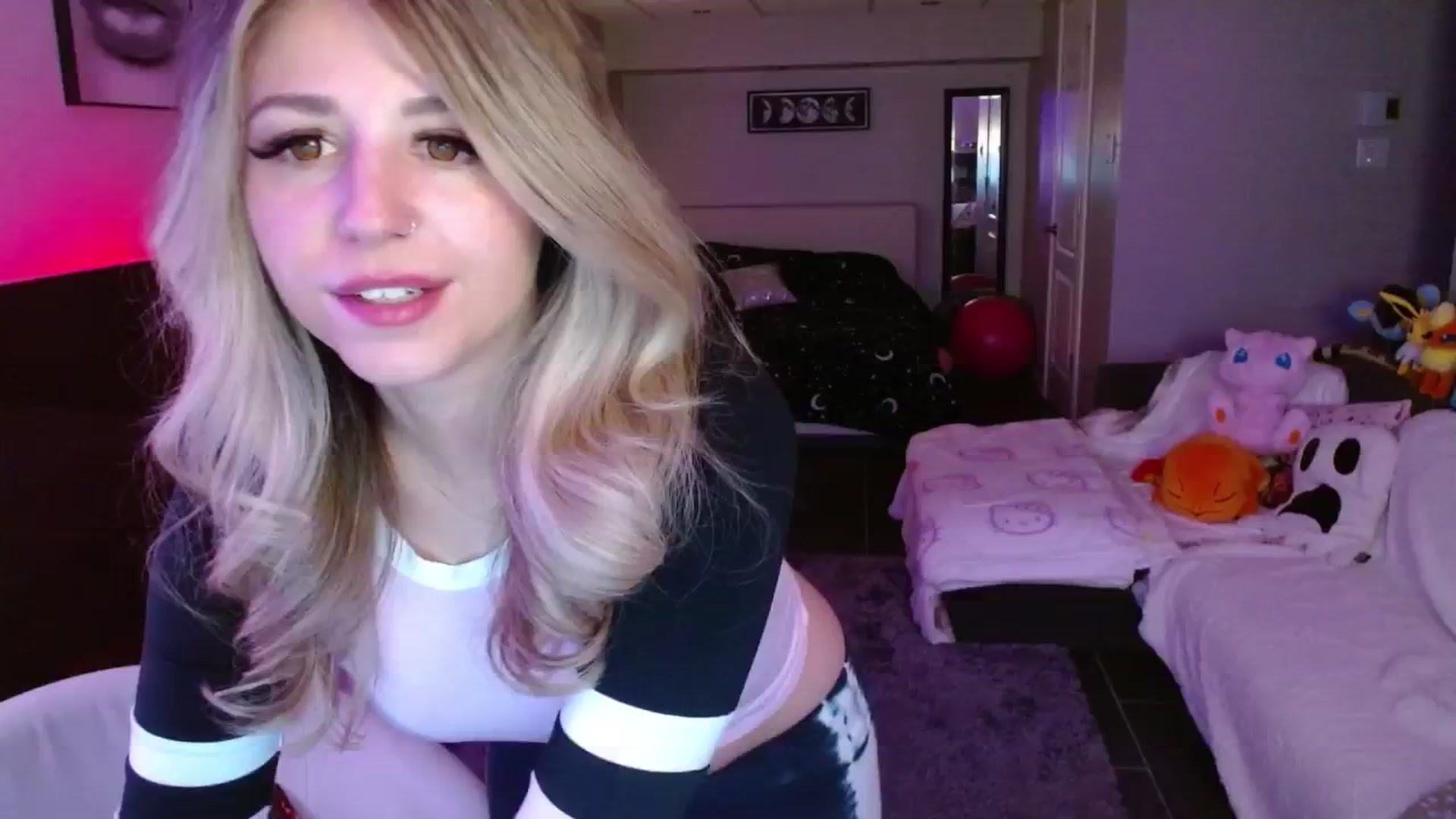Gallery image thumbnail from Serafina's myfreecams stream on, 02/16/2025, 05:43 image 1 of 20