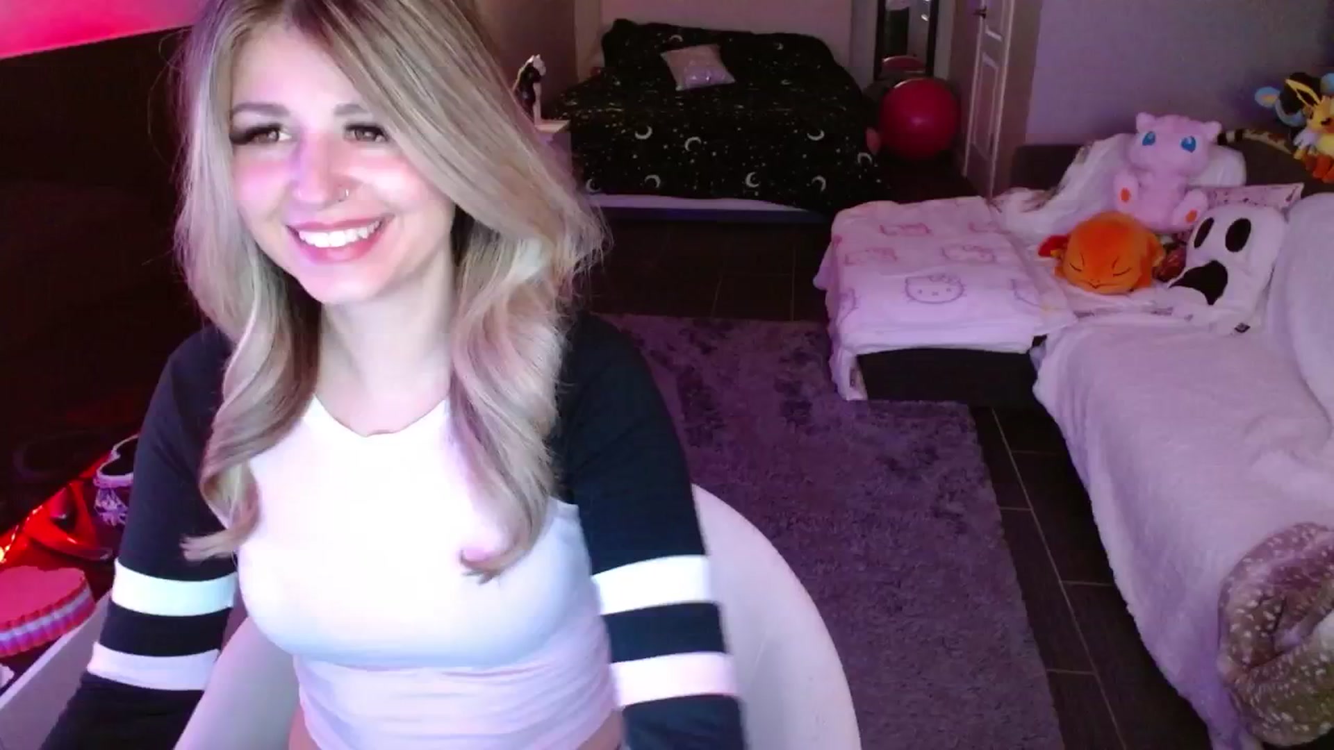 Gallery image thumbnail from Serafina's myfreecams stream on, 02/16/2025, 05:43 image 6 of 20