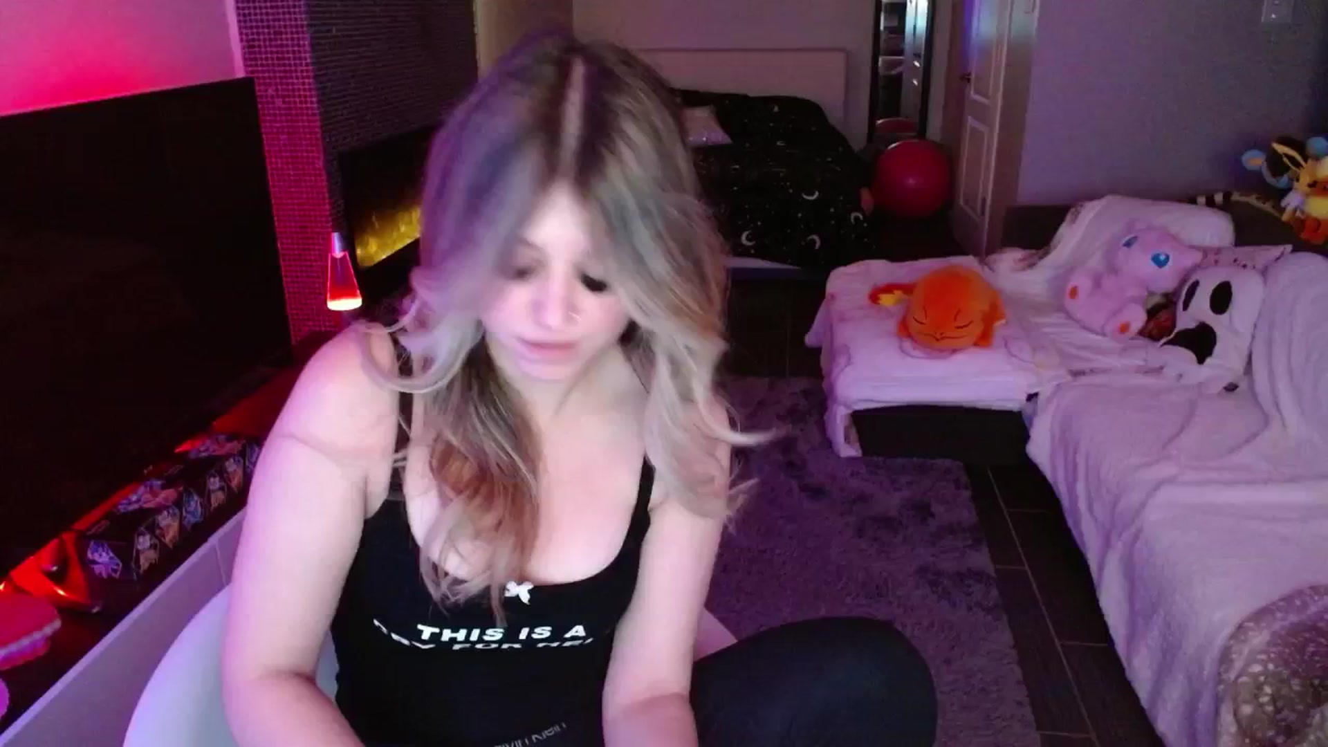 Gallery image thumbnail from Serafina's myfreecams stream on, 02/18/2025, 03:19 image 3 of 20