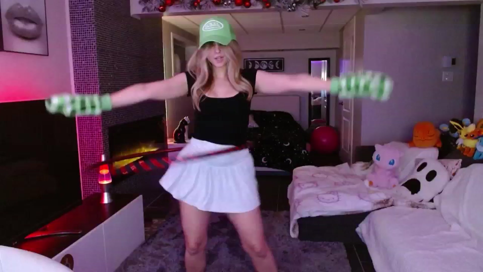 Gallery image thumbnail from Serafina's myfreecams stream on, 02/24/2025, 04:57 image 14 of 20