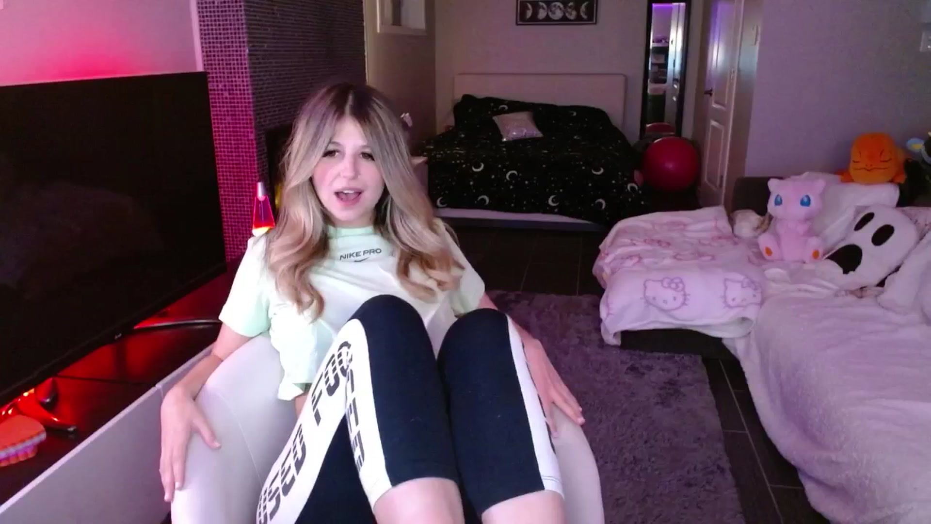 Gallery image thumbnail from Serafina's myfreecams stream on, 02/27/2025, 04:55 image 18 of 20