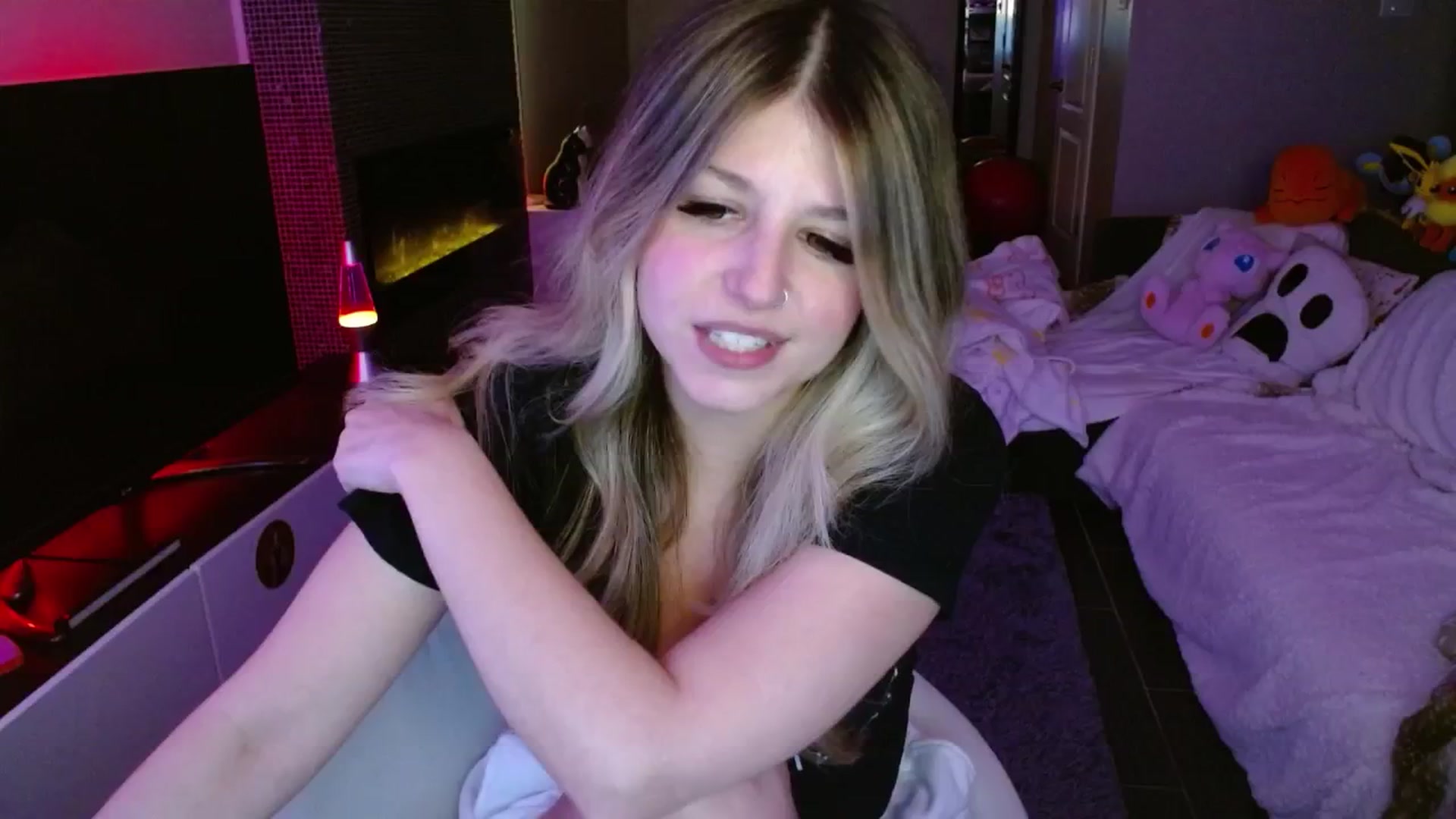 Gallery image thumbnail from Serafina's myfreecams stream on, 03/03/2025, 05:37 image 5 of 20